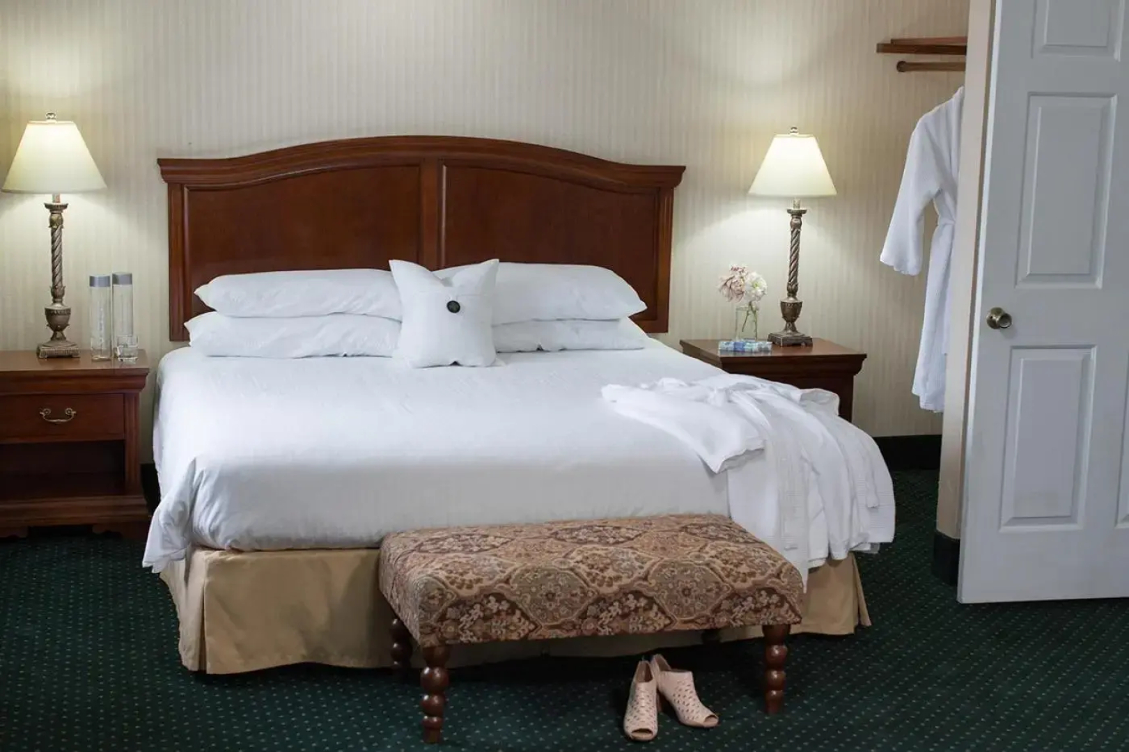 Rogue Regency Inn and Suites