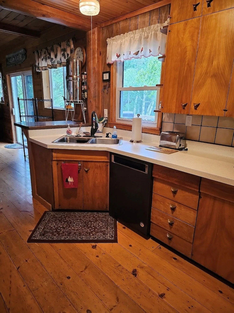 Butler's Bay Teal Lake Cabin