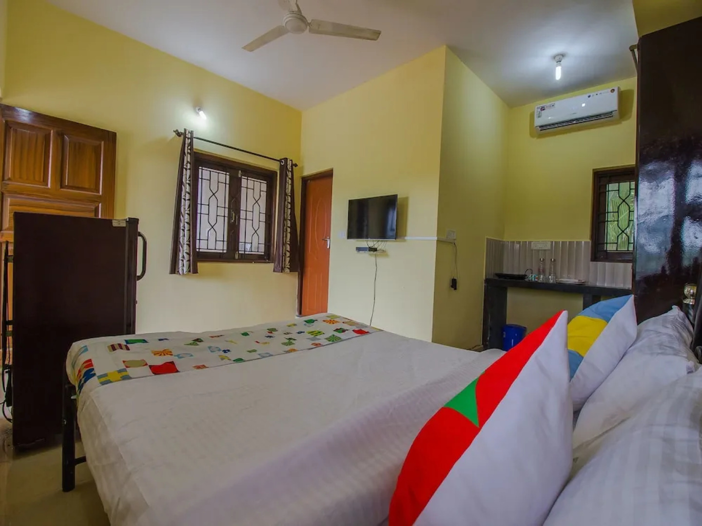 OYO 17065 Home Elegant Studio Mandrem