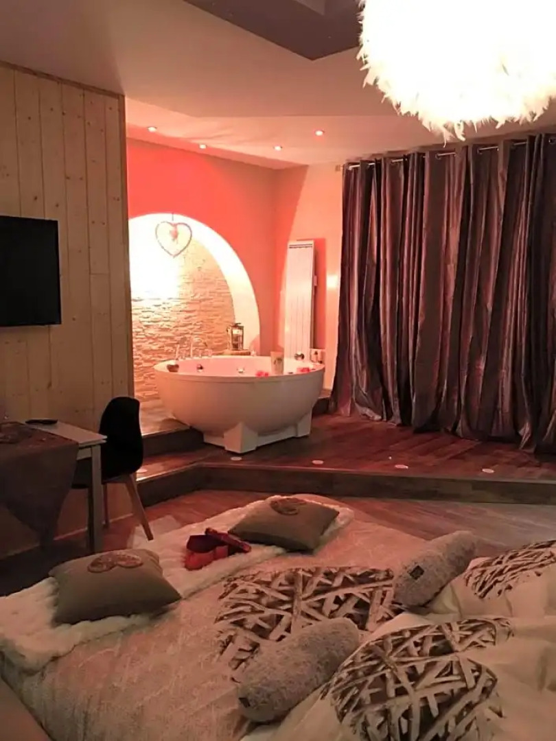 MANOIR AUX trois charmes