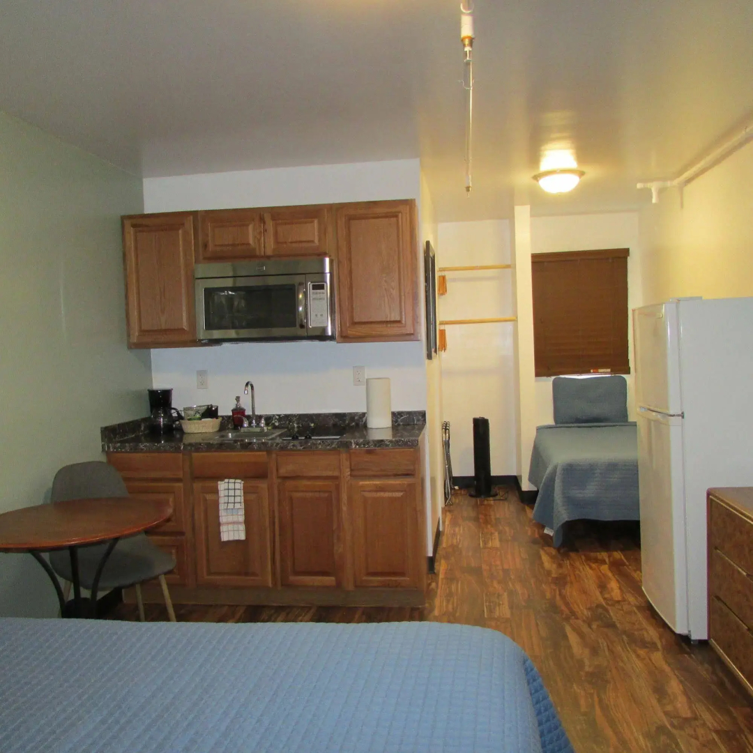Creekwood Inn