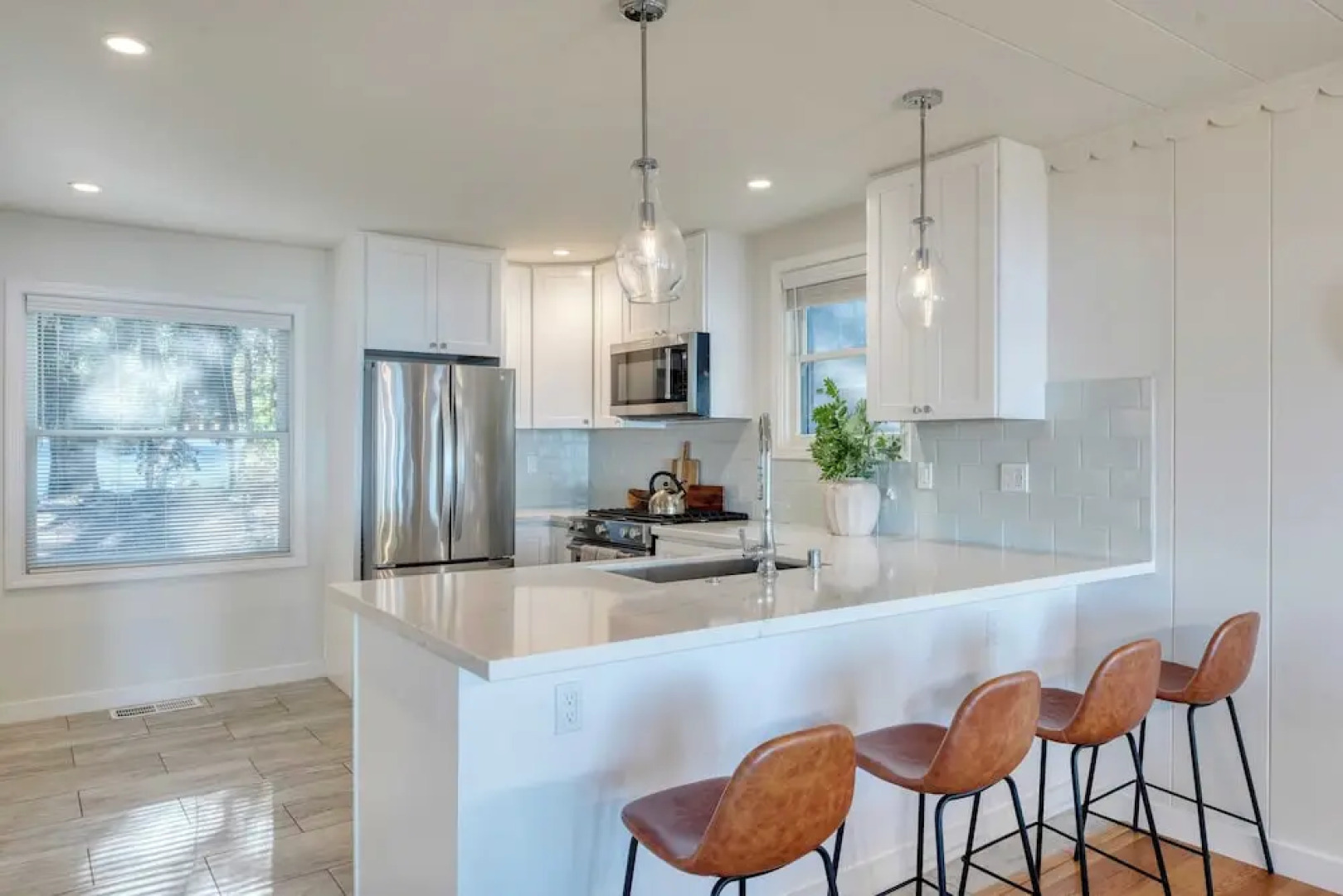 West Shore Lake House by Avantstay Ski Cabin w/ Backyard Sledding Hill!