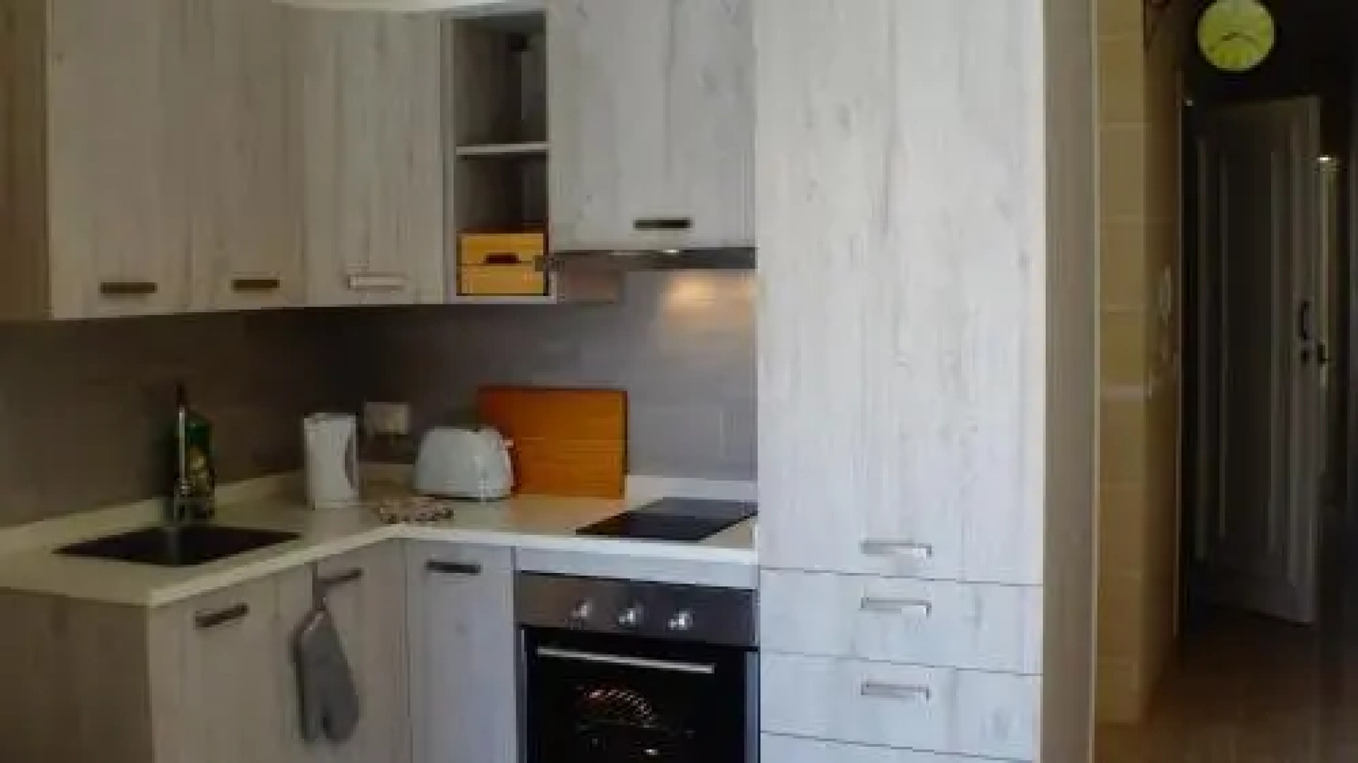 R1103Eri By Euroresort