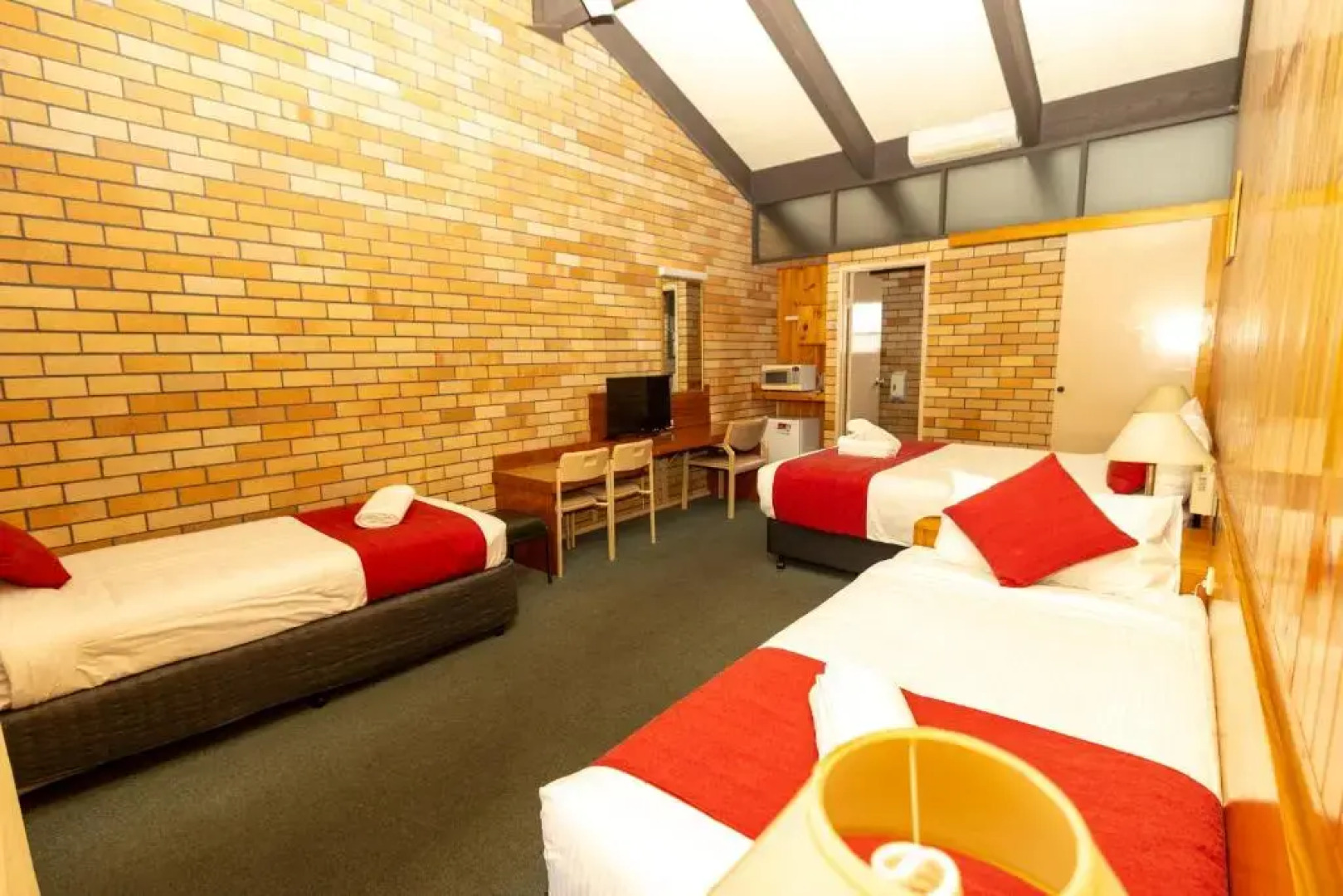 All Travellers Motor inn