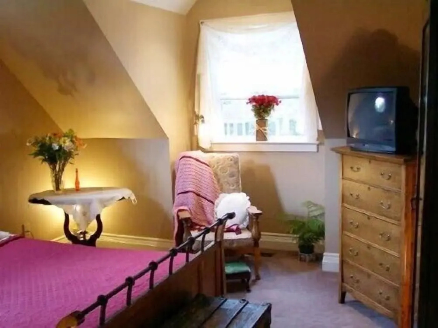 Antique Slumber Old Town Bed & Breakfast