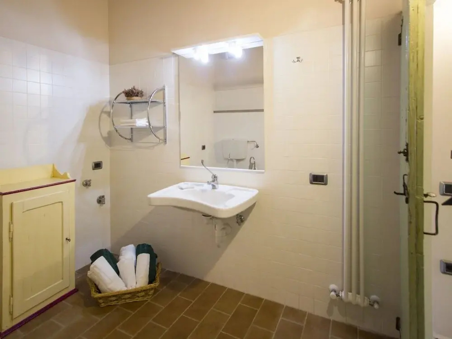 Graceful Holiday Home in Acqualagna With Swimming Pool