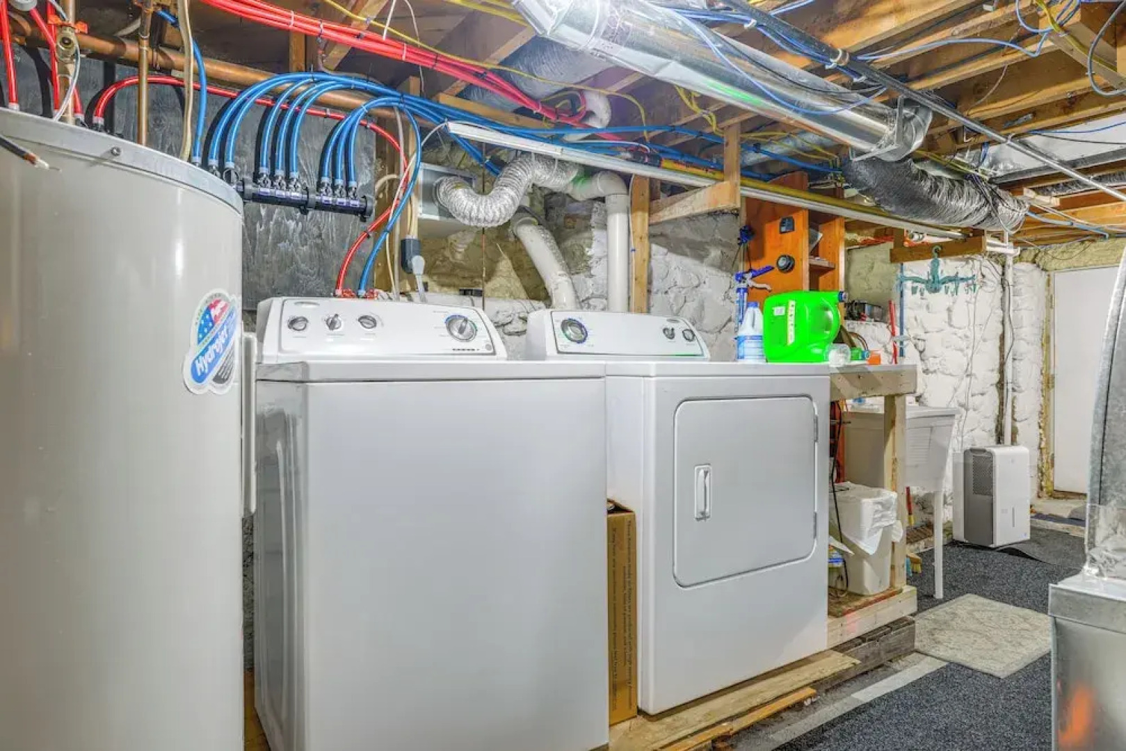 2 Mi to Mt Snow: Warm & Cozy Family Winter Retreat