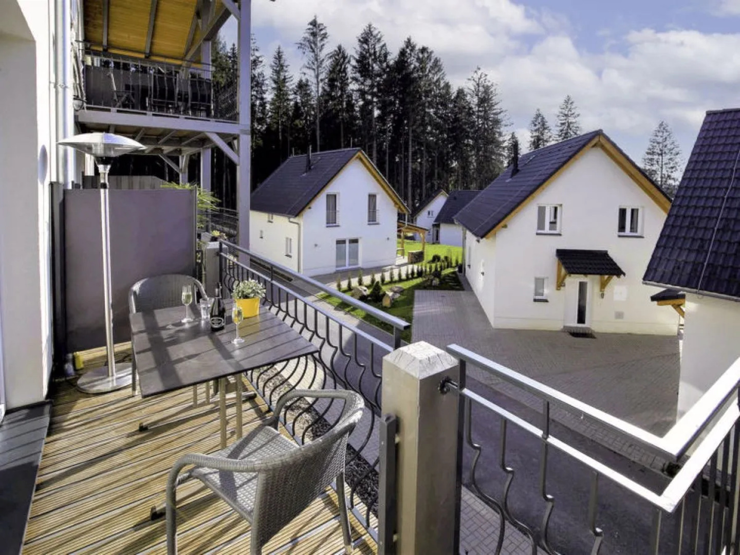 Lakeside Village 16581