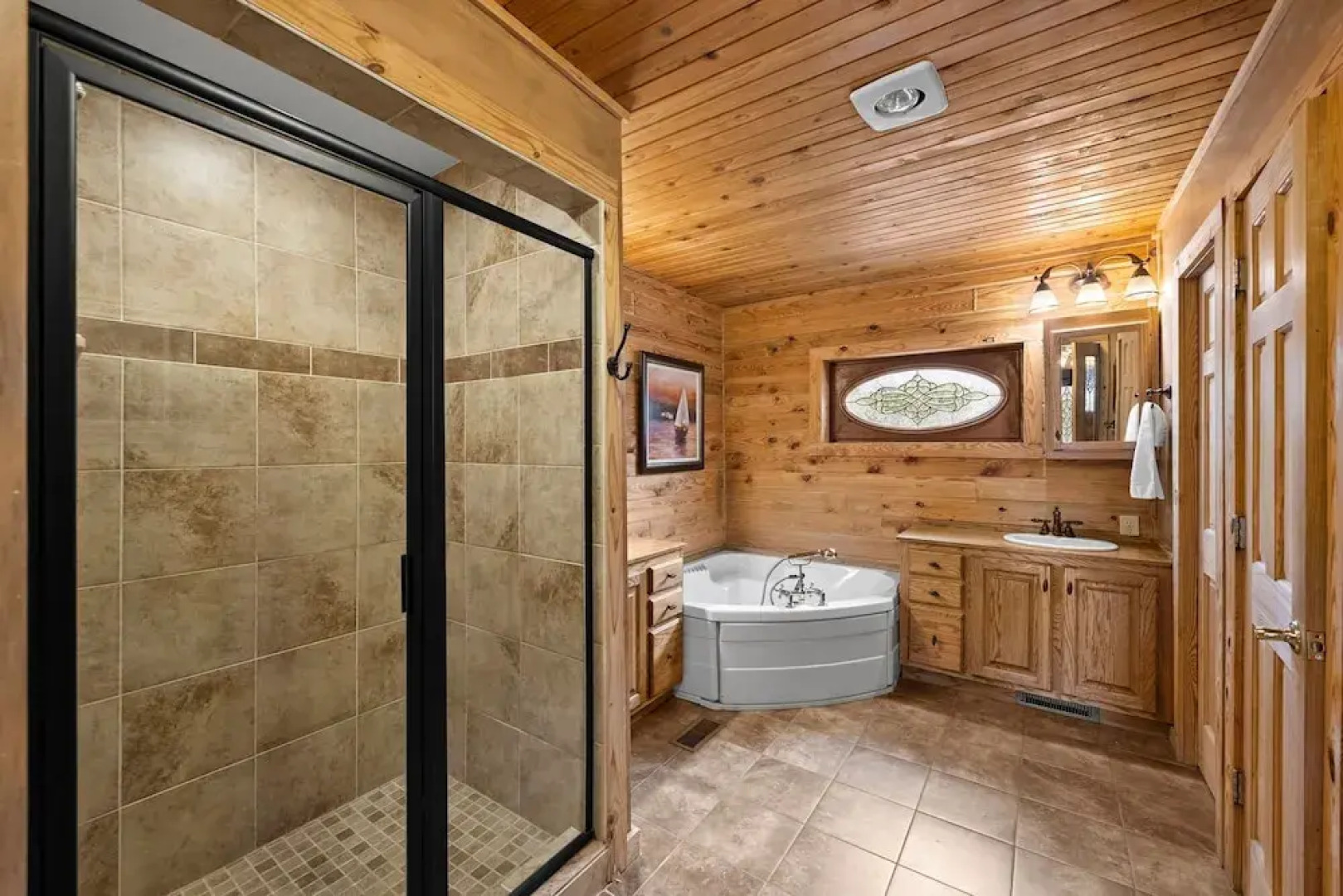 Lakeside Lodge by Avantstay Hot Tub Dock