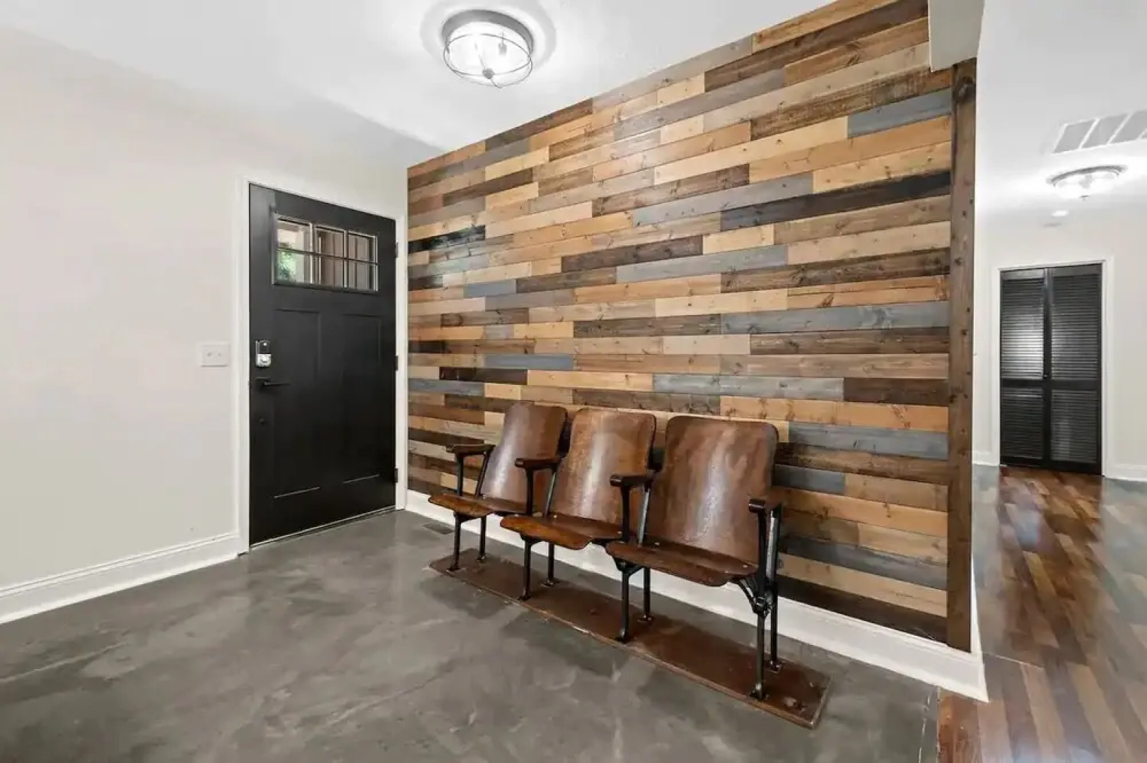 Tunnel Vision Trail Home -8 Min From Lake Windsor! 4 Bedroom Home by Redawning