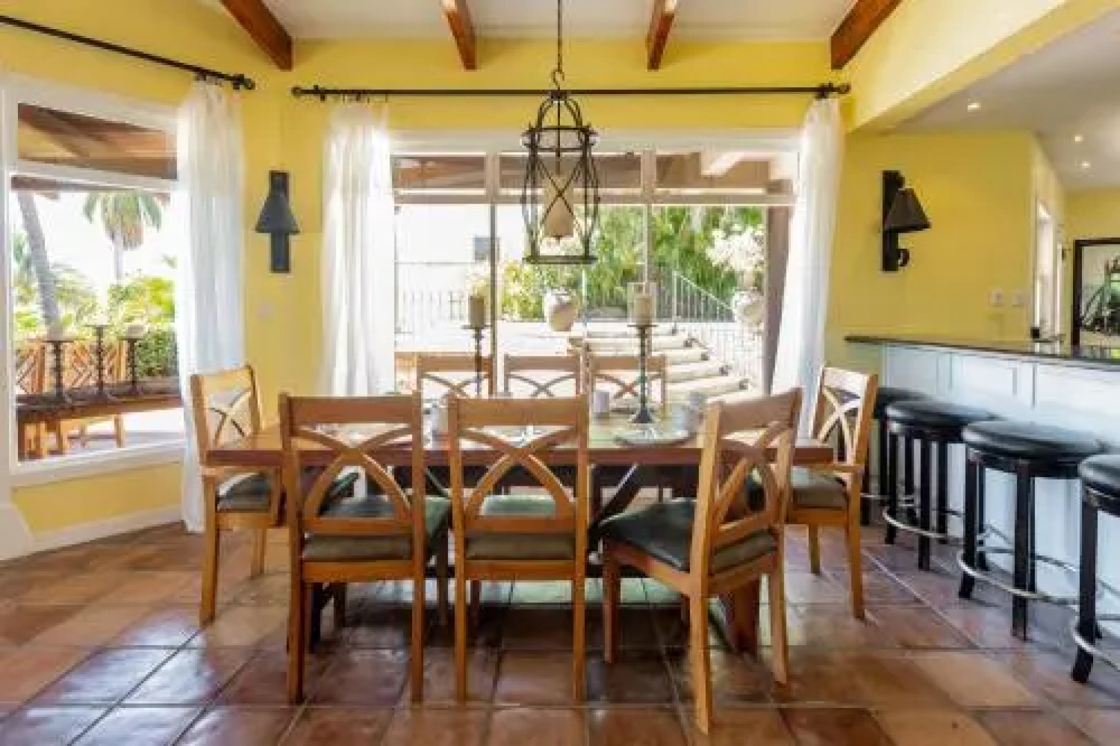 Luxury 4-bedroom home a short walk from the beach