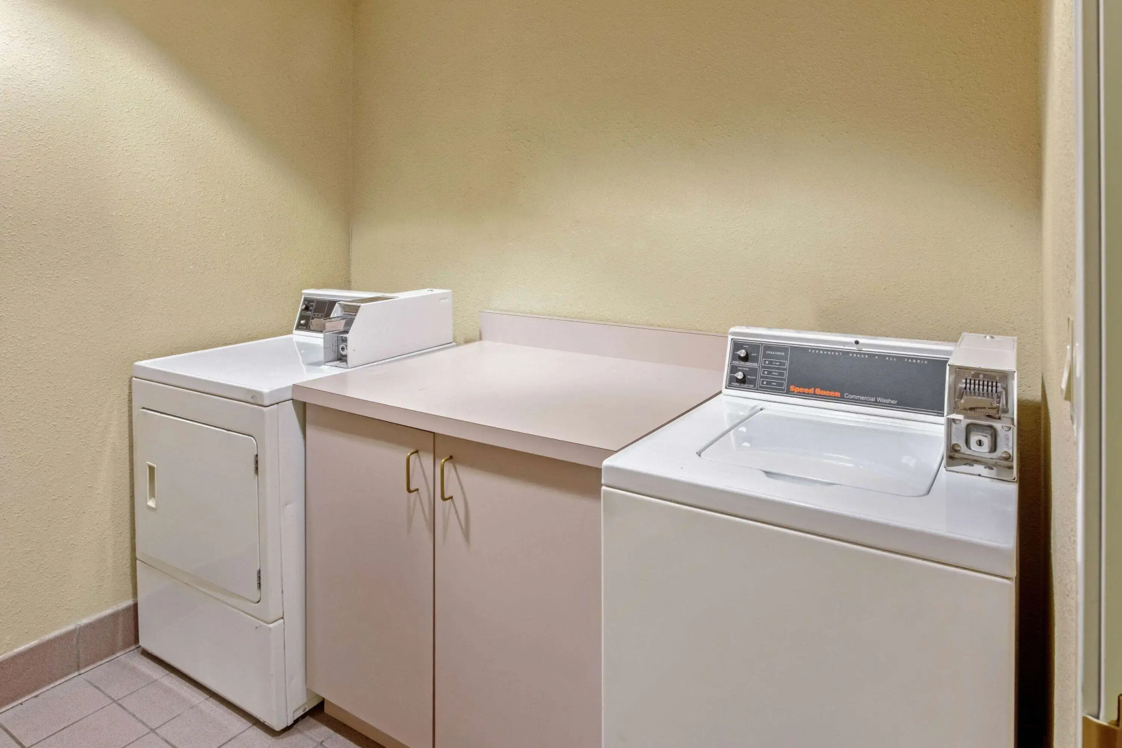 La Quinta Inn & Suites by Wyndham Appleton College Avenue