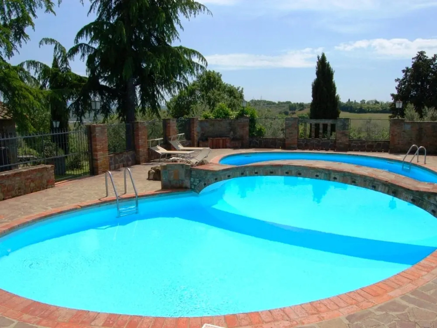 Spacious Cottage With Pool in Arezzo Italy