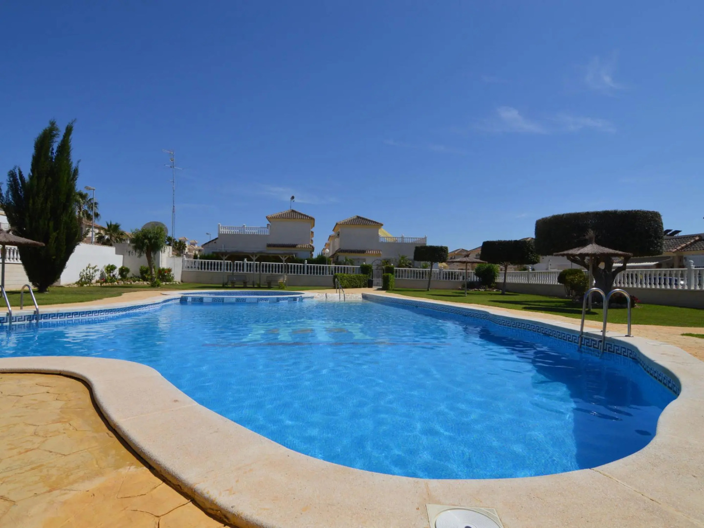 Inviting holiday home in Lo Crispin with shared pool