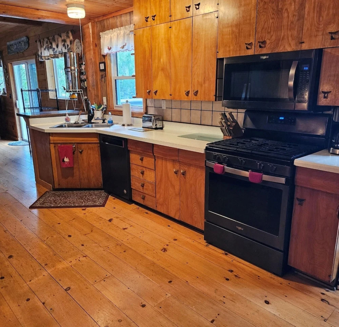 Butler's Bay Teal Lake Cabin