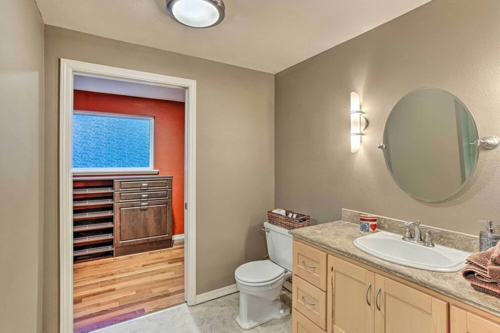 Cozy Washington Escape Near Hiking & Golfing!