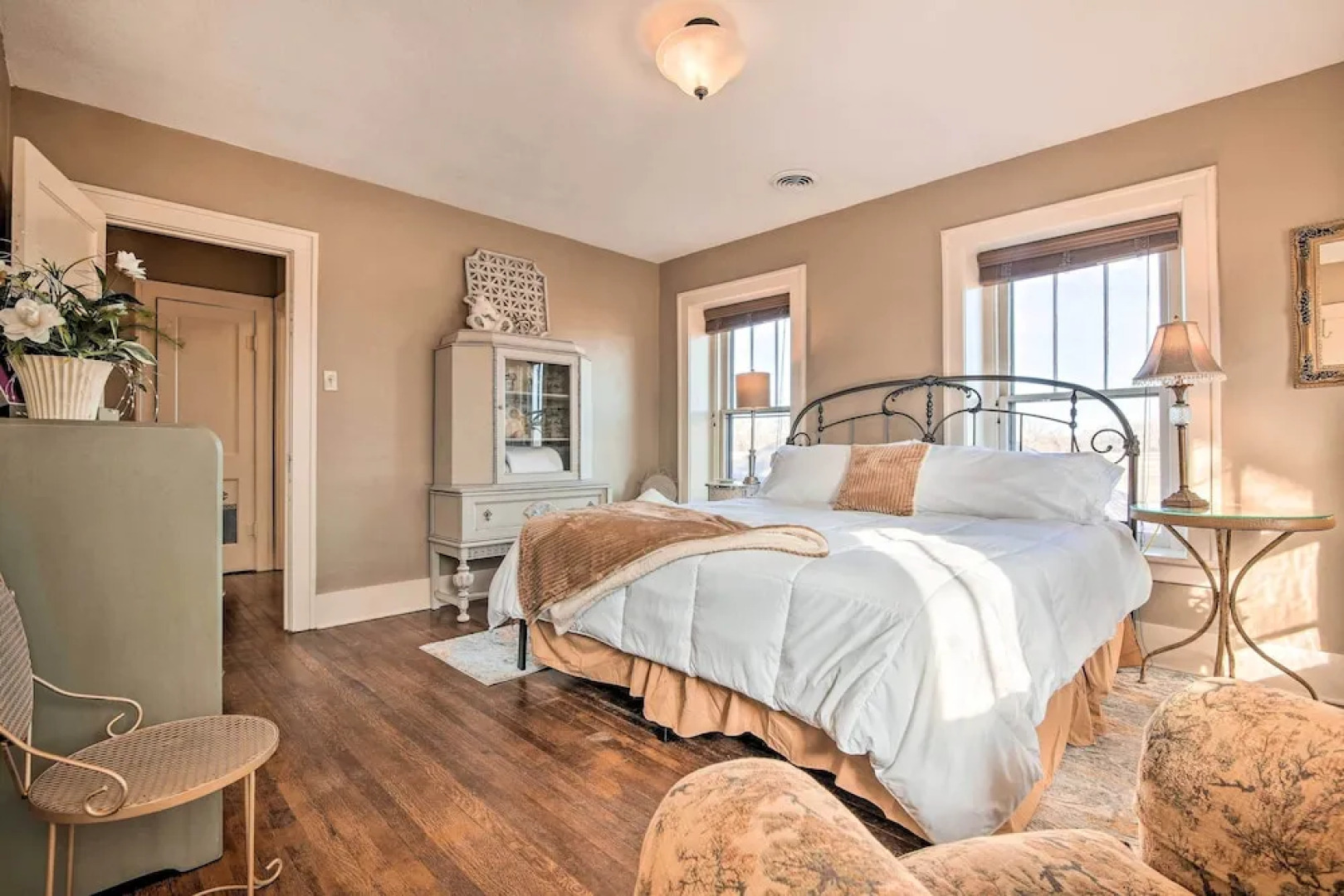 Pet-friendly Home: Grill & Fire Pit in Manhattan