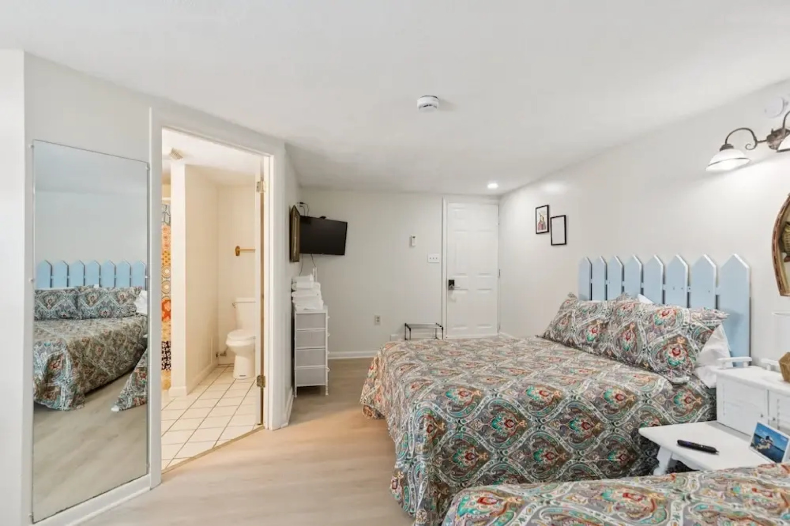 Dave's Last Resort Poolside - Long Stay Discount - Comforting Cabin 2 1 Bedroom Hotel Room