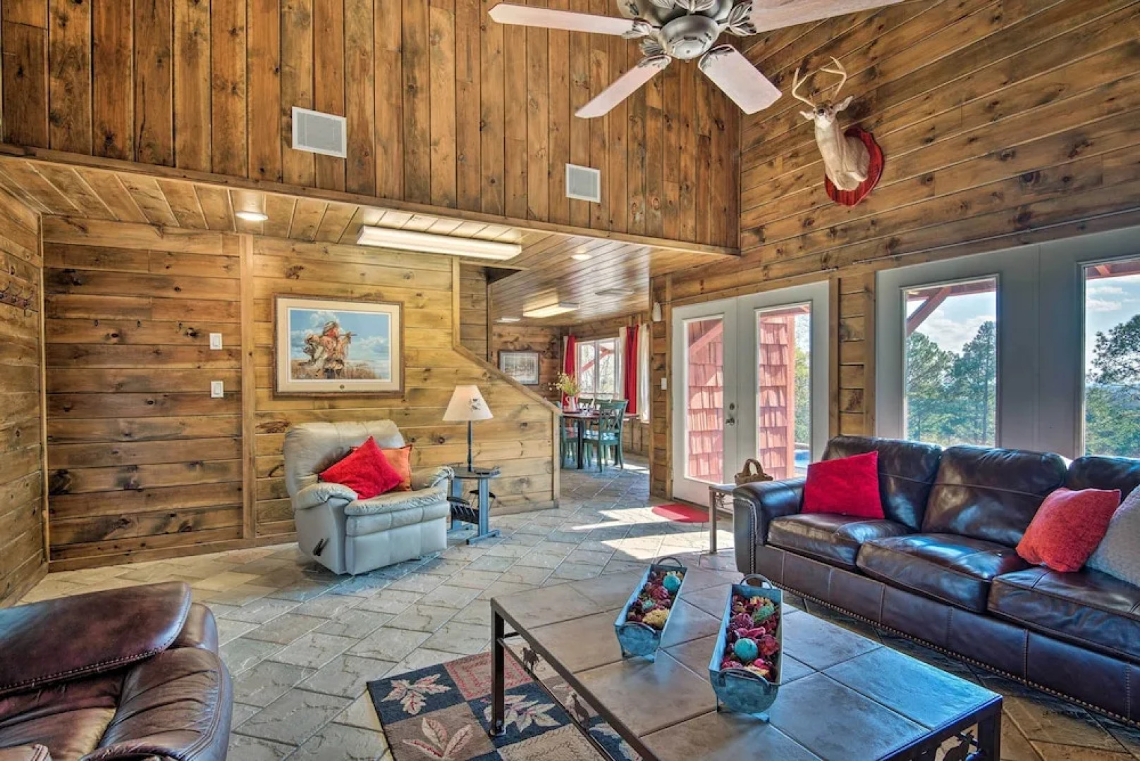 Broken Bow Mountaintop Home w/ Hot Tub!