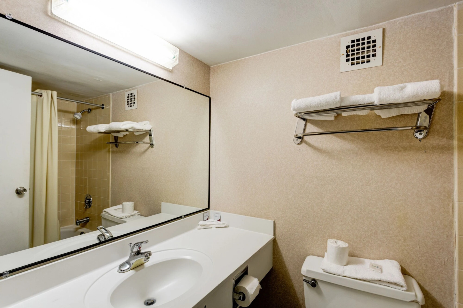 University Hotel and Suites