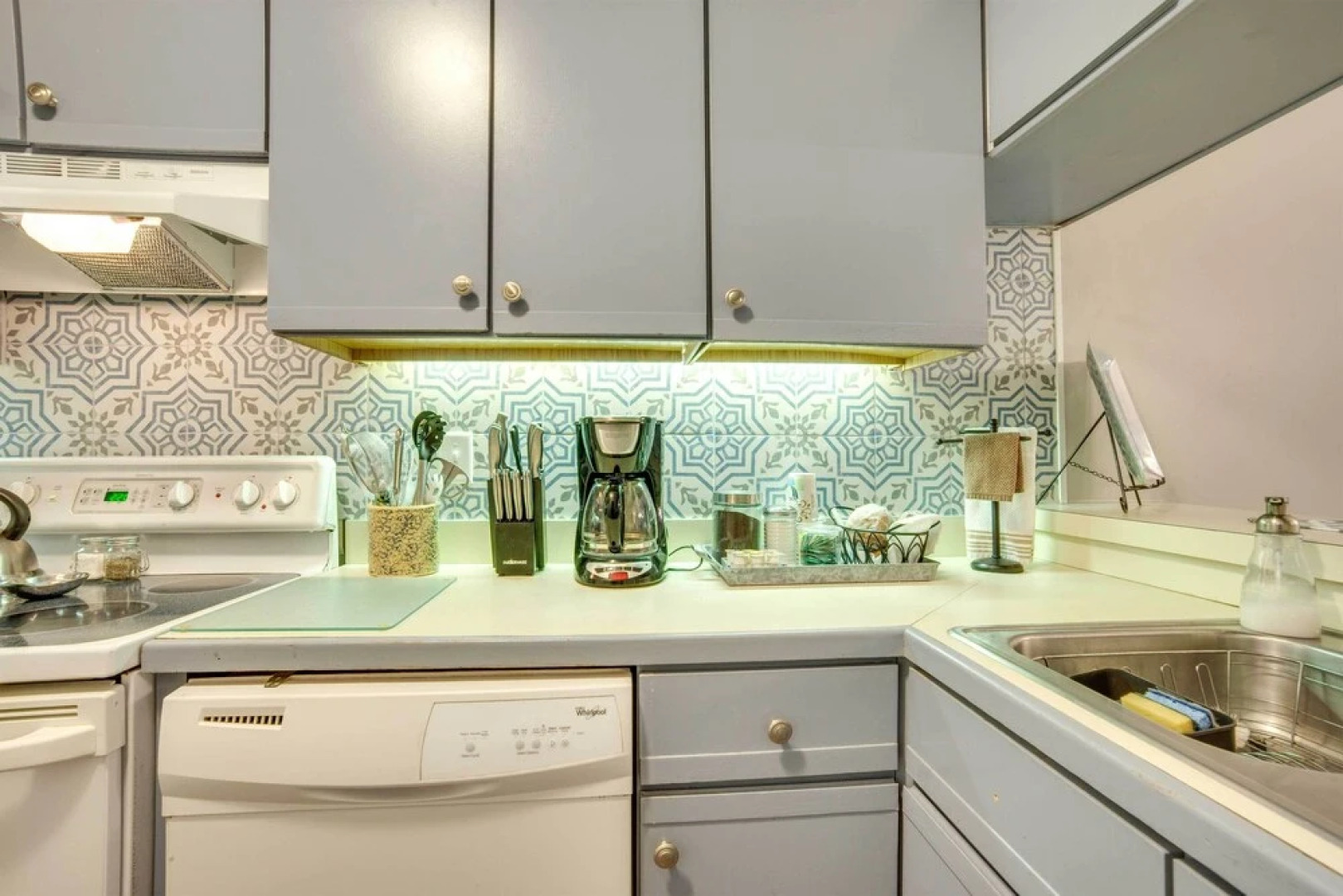 Beaufort Townhome w/ Patio, 3 Mi to Downtown!