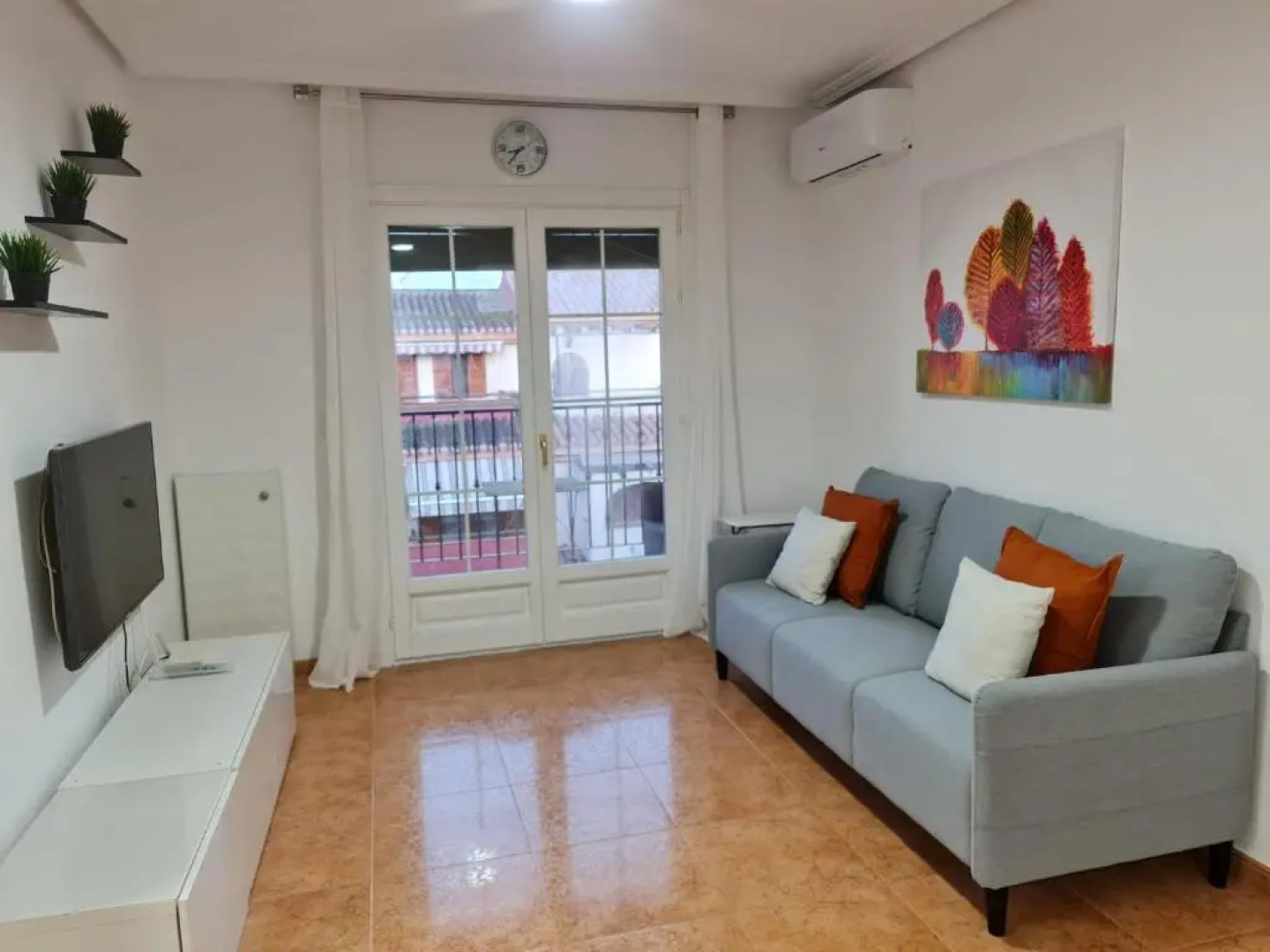 Centrally Located Apartment in the Beautiful Town of Los Alcazares - RDA28LA