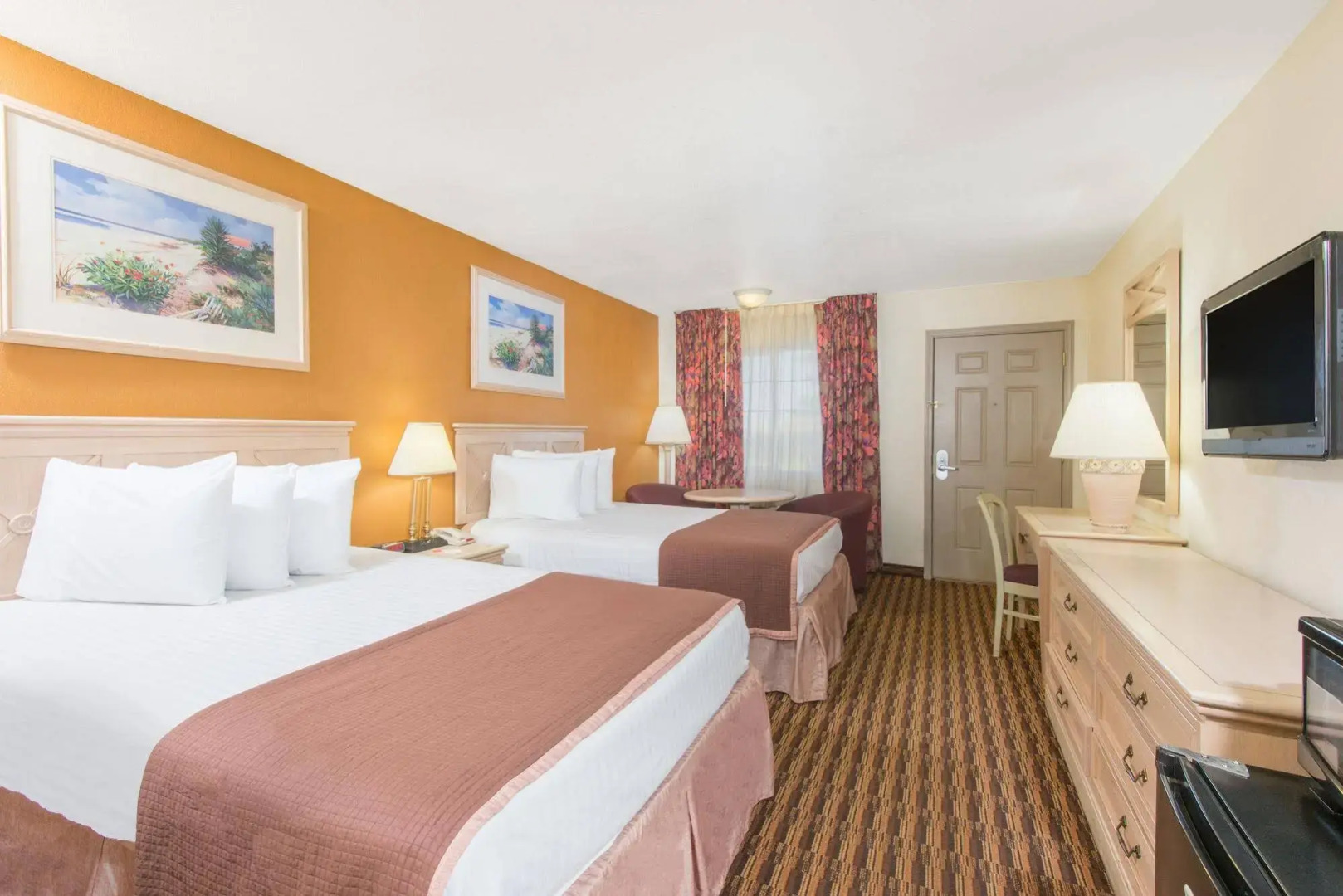 Red Carpet Inn & Suites