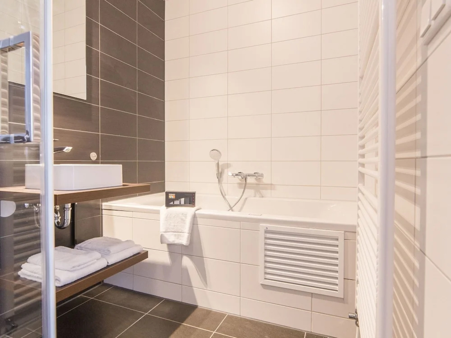 Luxurious Apartment With Bubble Bath