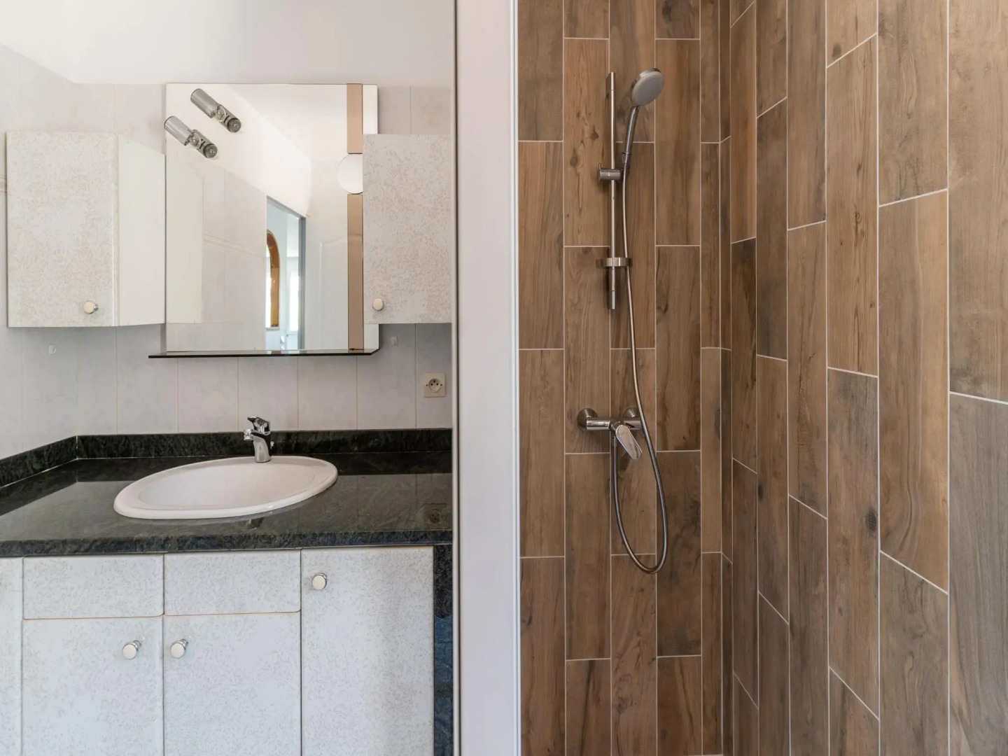 Cosy Holiday Home in Minerve With Garden