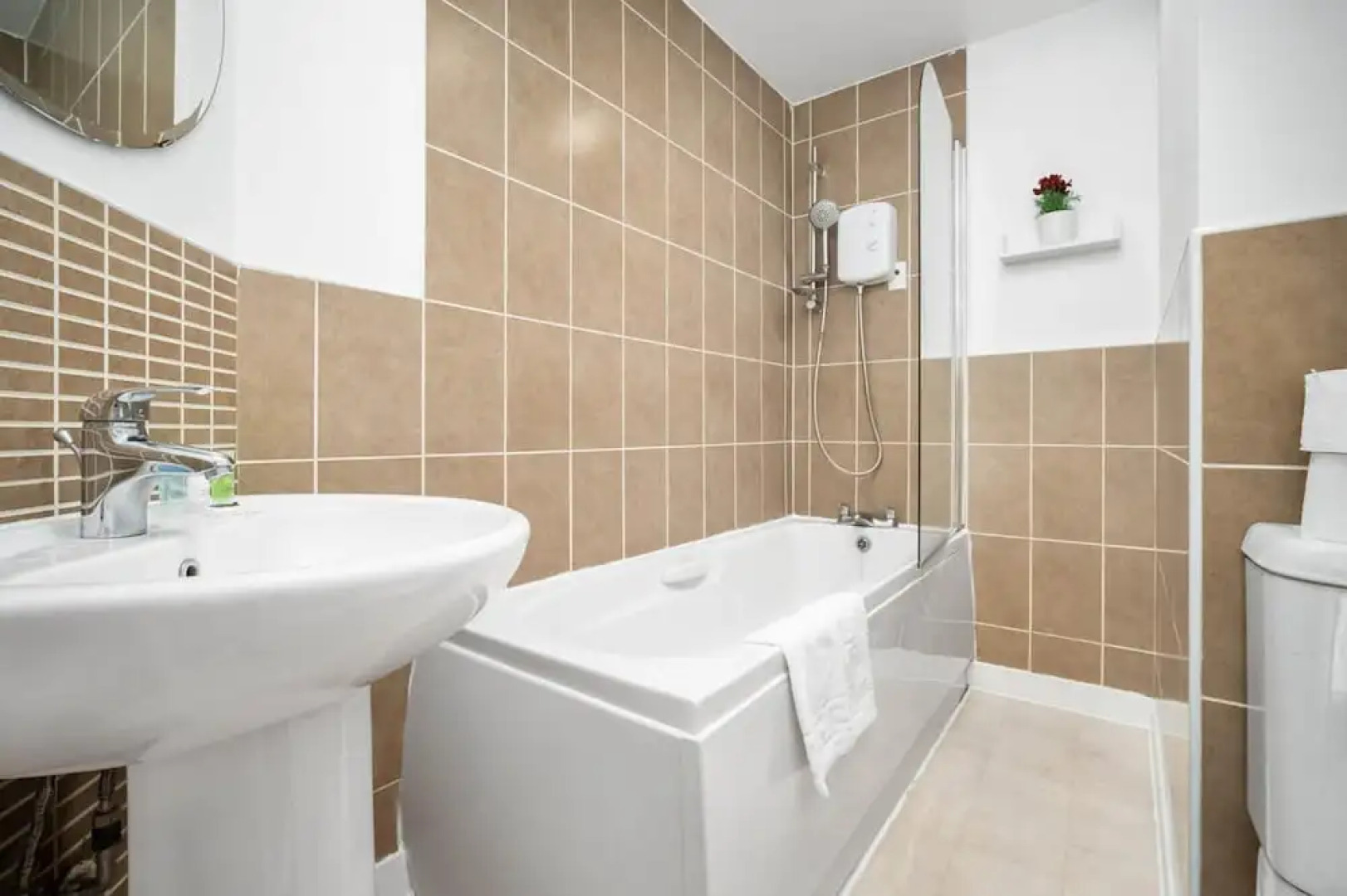 Cute Modern Mews Home in Oldbury