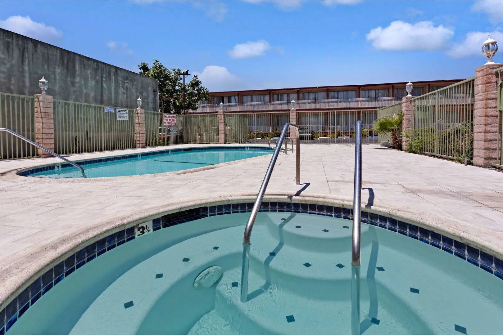 Travelodge by Wyndham Pasadena Central