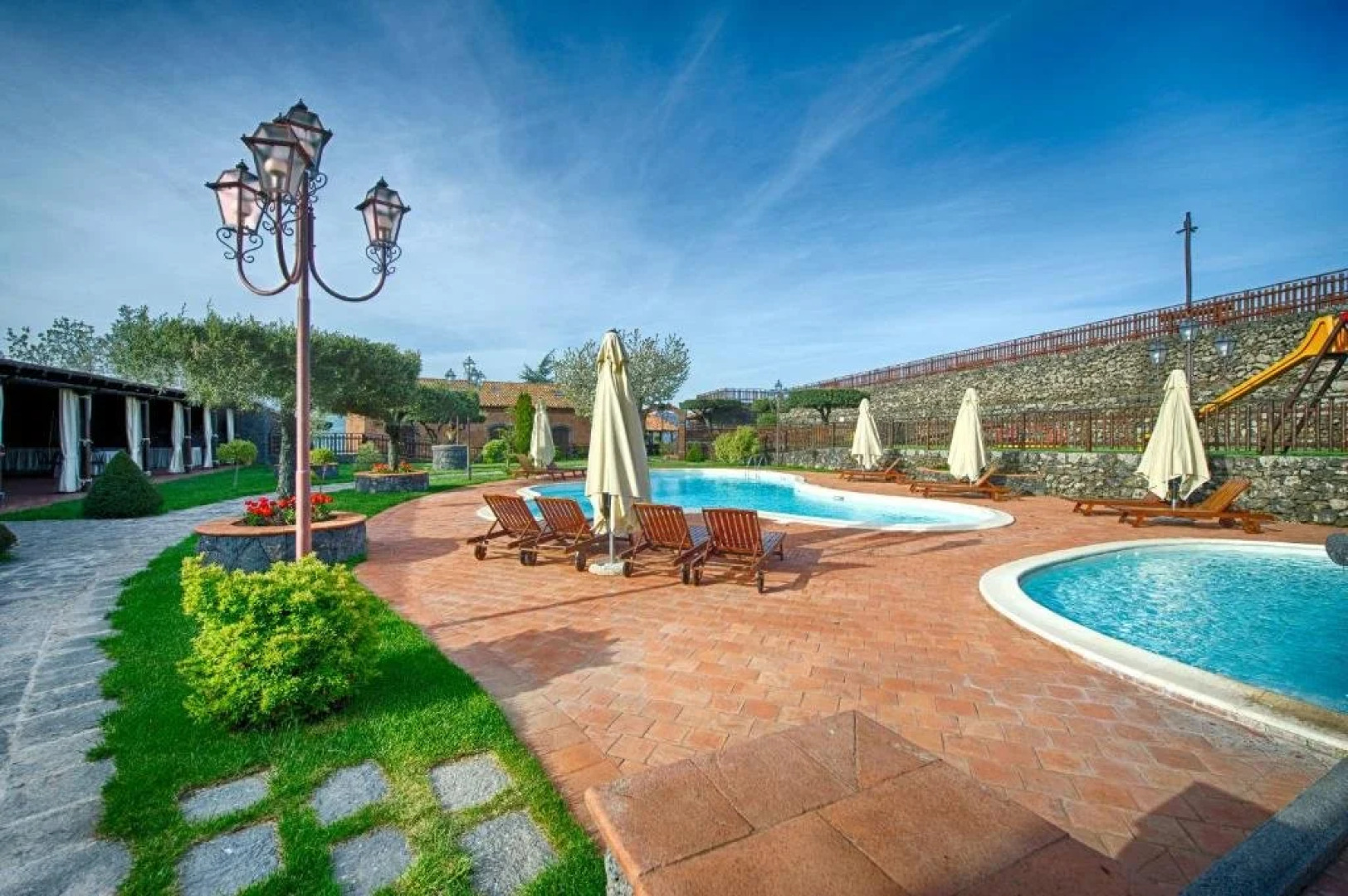 Etna Quota Mille Boutique Hotel, Typical Sicilian Food & Wine