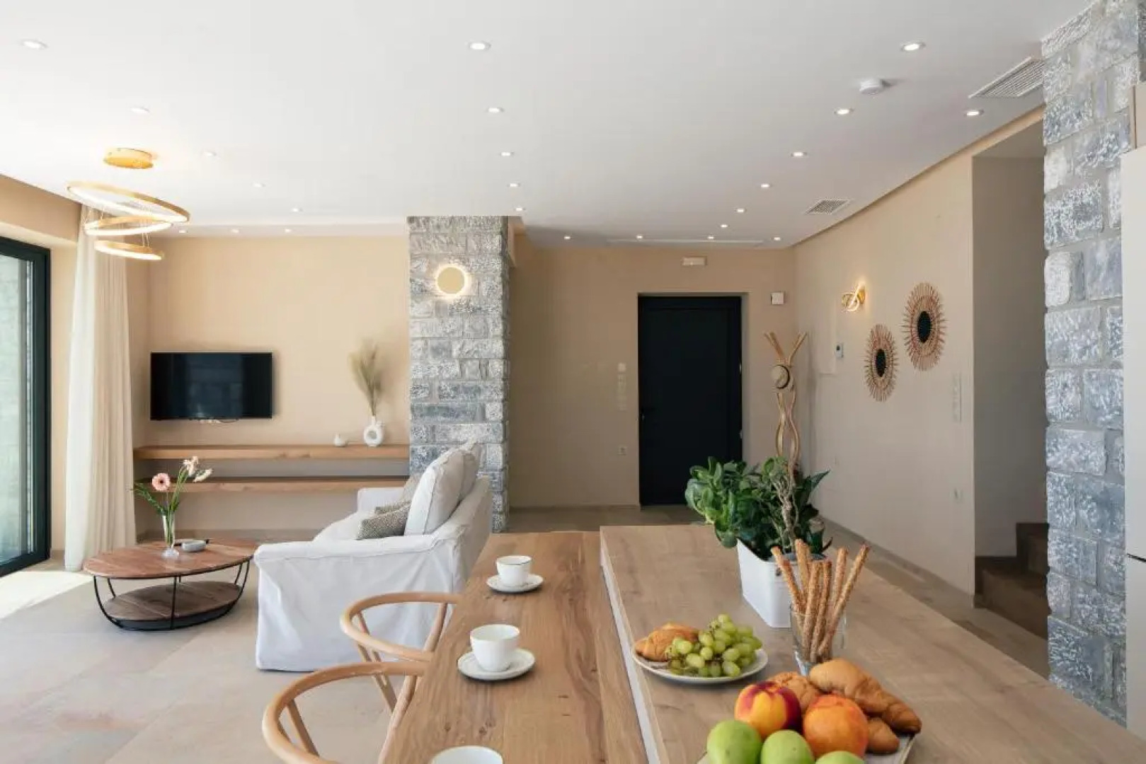 Seafront luxury villa with infinity pool & devine views!