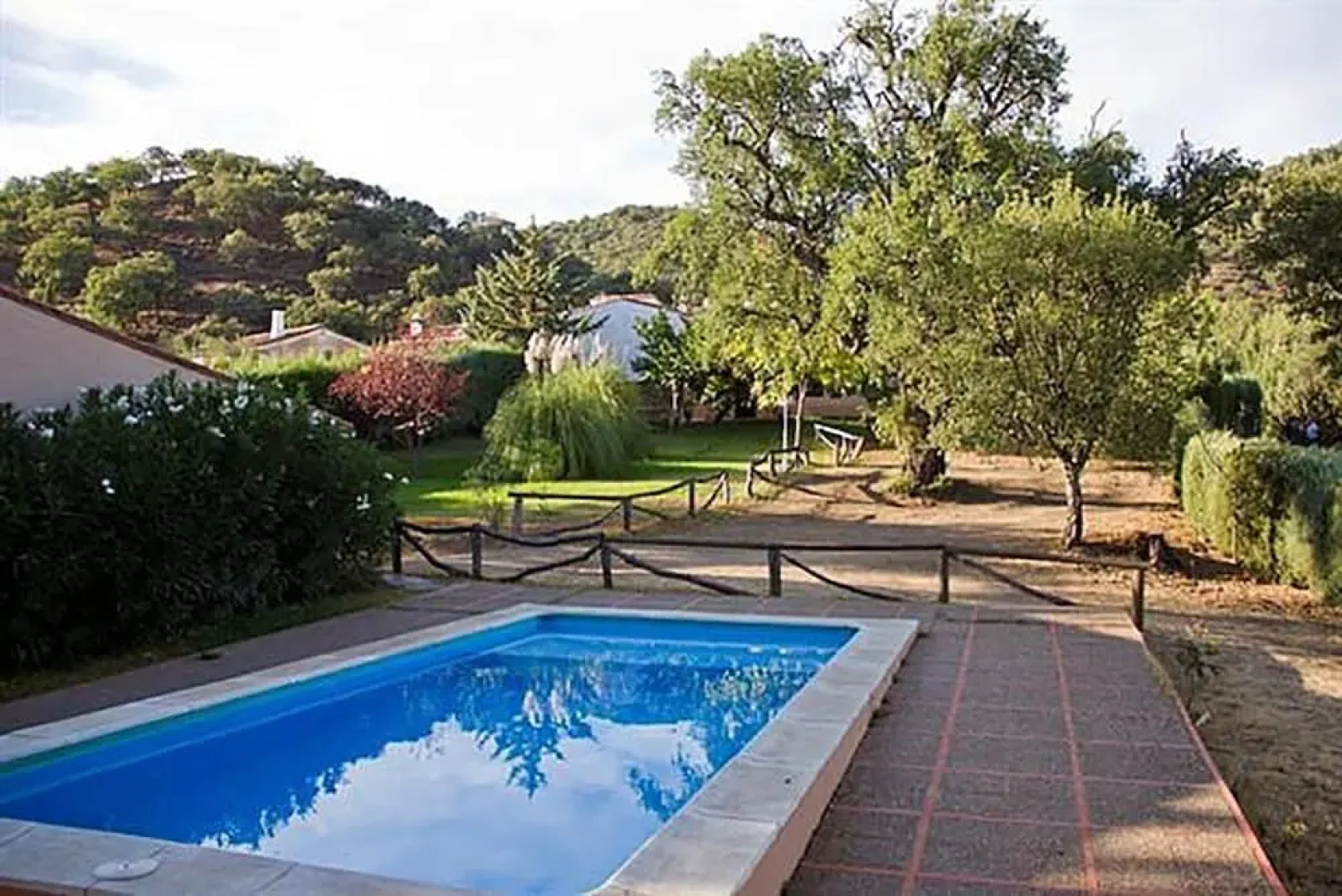 Alojamientos Rústicos En La Encina