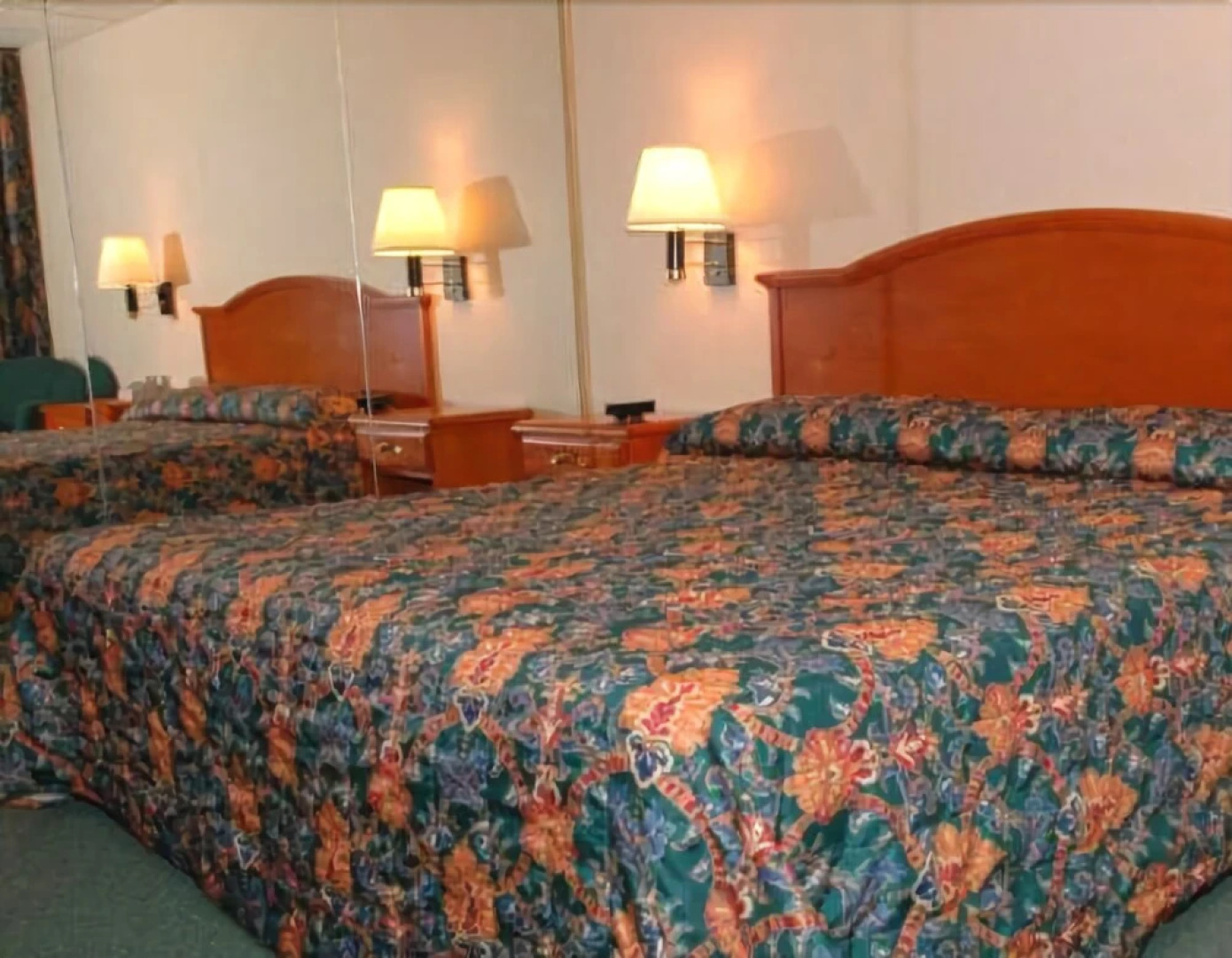 Capri Lynbrook Motor Inn
