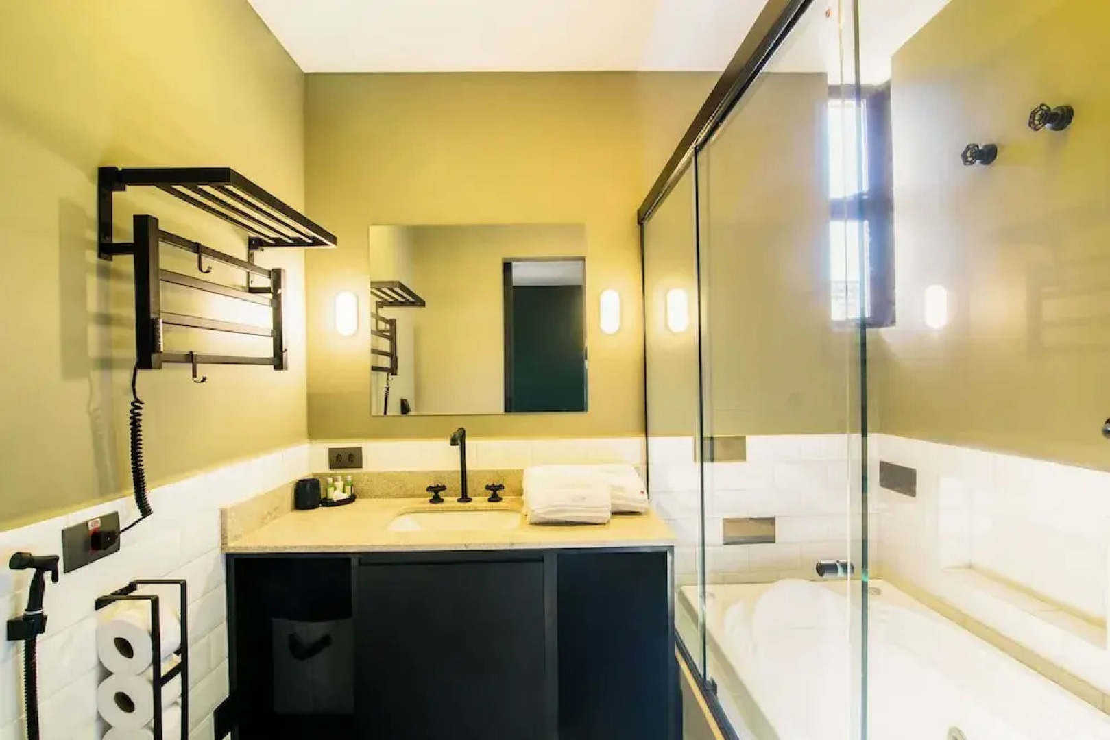 Apto Londrina Flat Hotel 704, 43 m2 , luxe, c jacuzzi