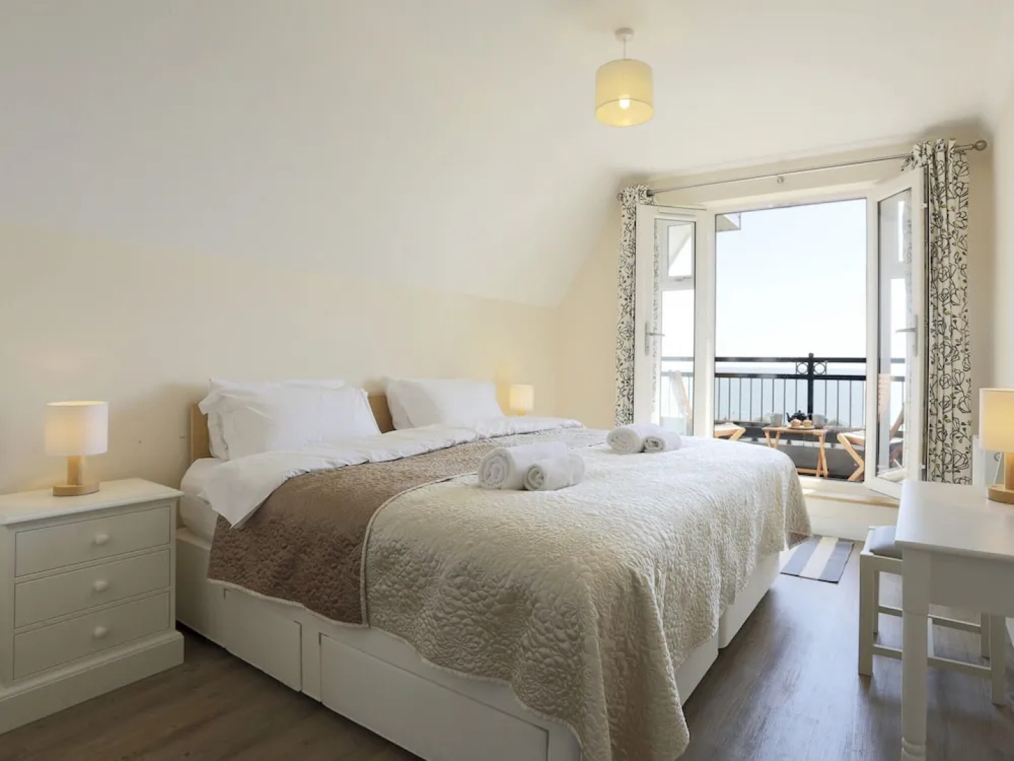 Modernly Furnished Holiday Home With Balcony, Near Felixstowe Beach