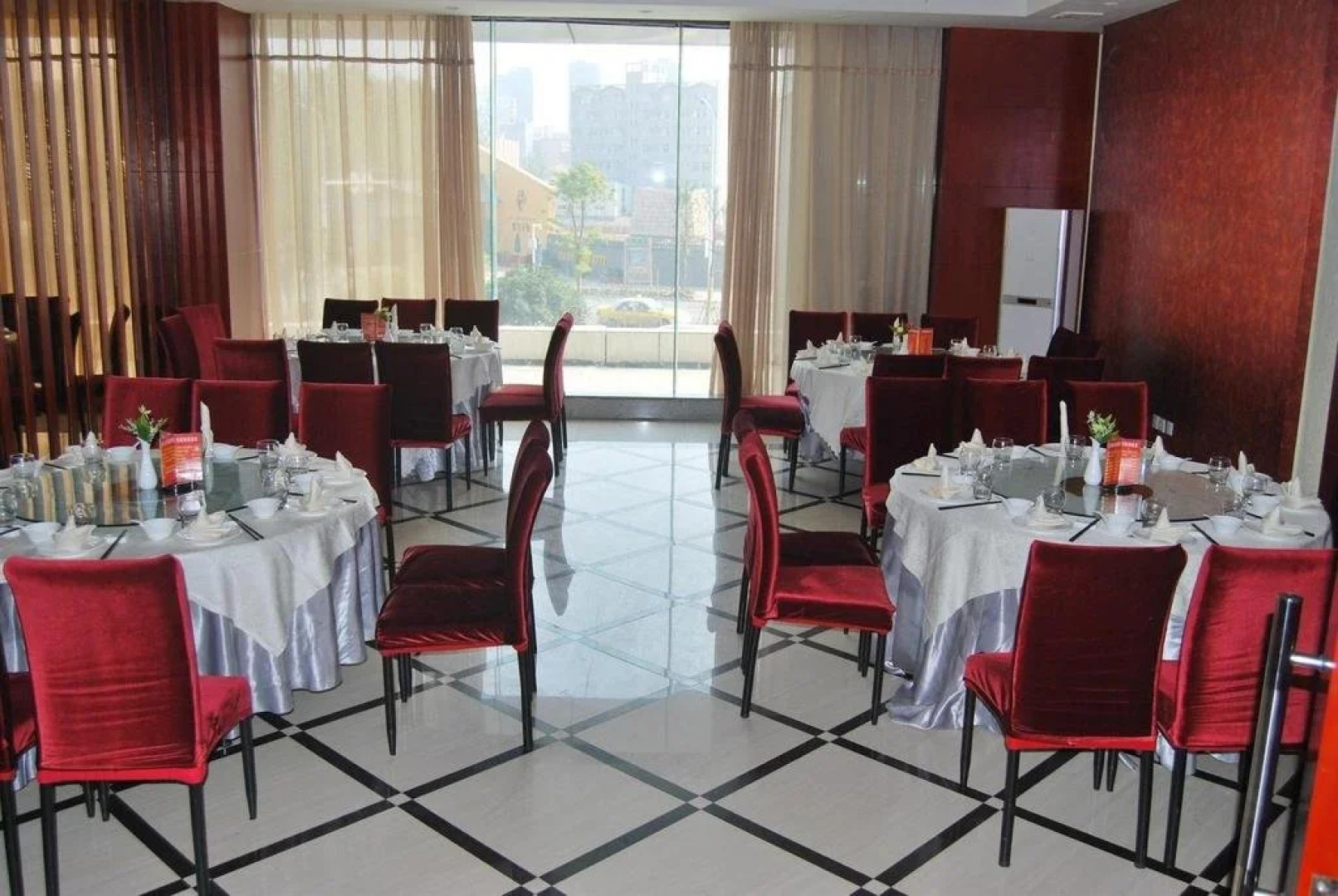 Yue Hotel (Wuhan University of Technology Wenzhi Street Subway Station)