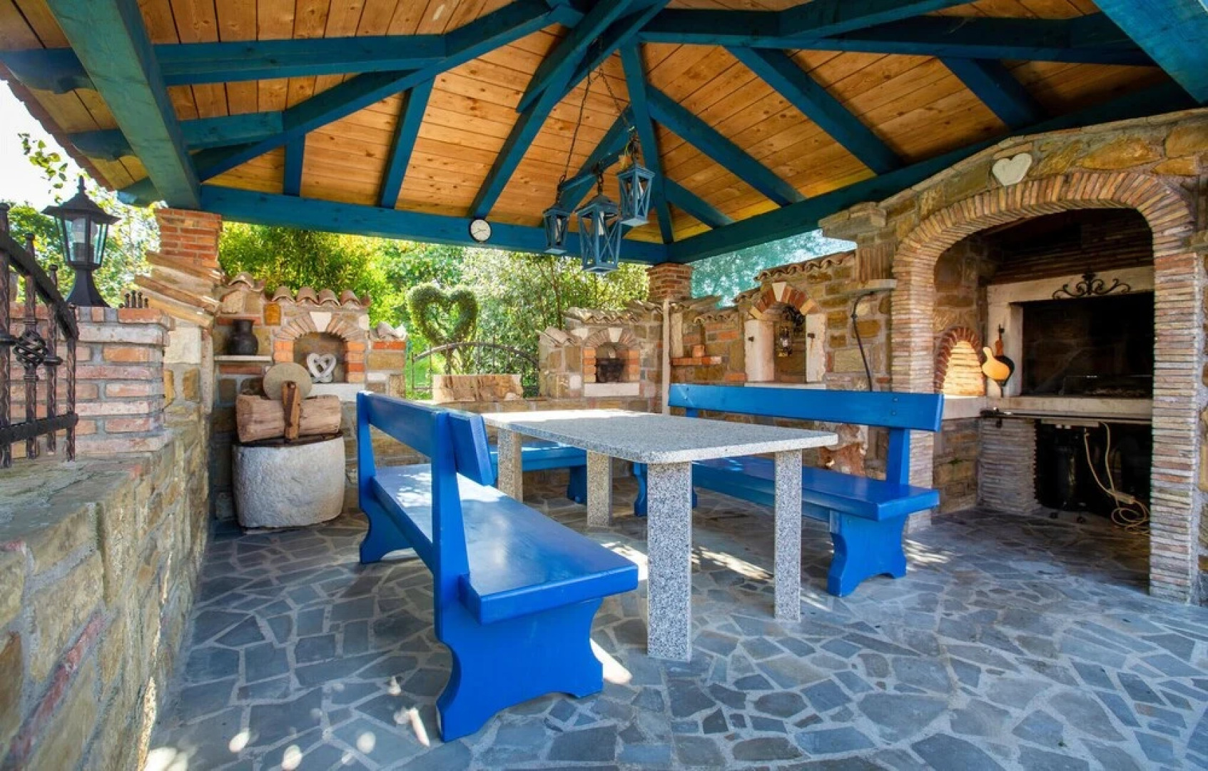 Stunning Home in Izola with Outdoor Swimming Pool, Hot Tub & 5 Bedrooms