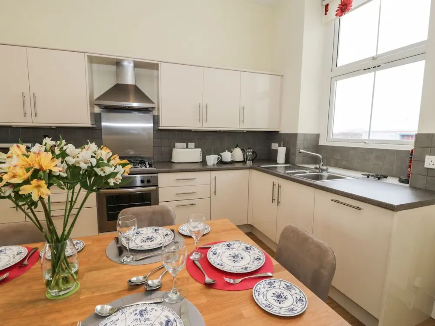 Apartment 1, 10 Marian y Mor