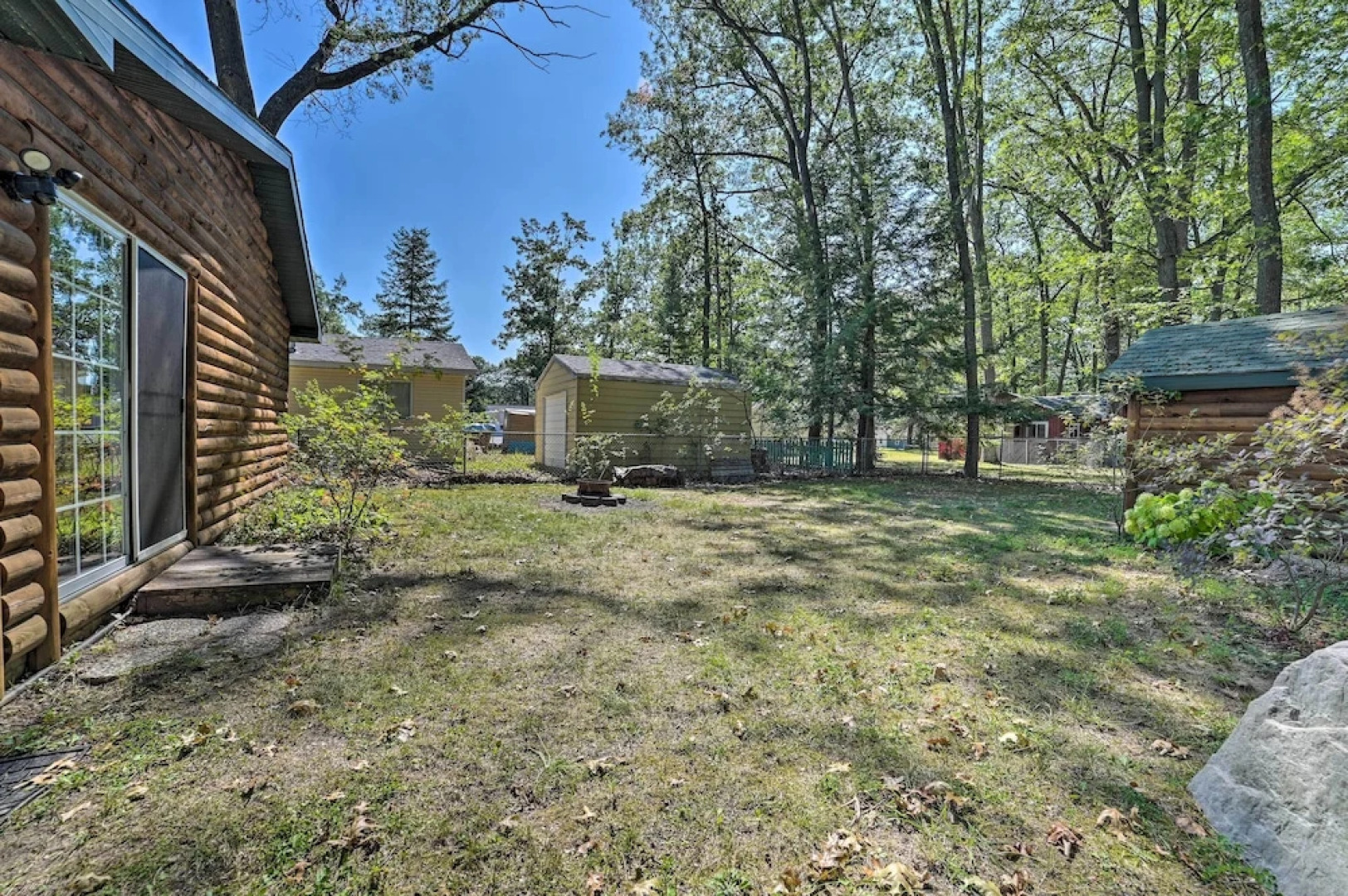 Charming Houghton Lake Cottage w/ Backyard!