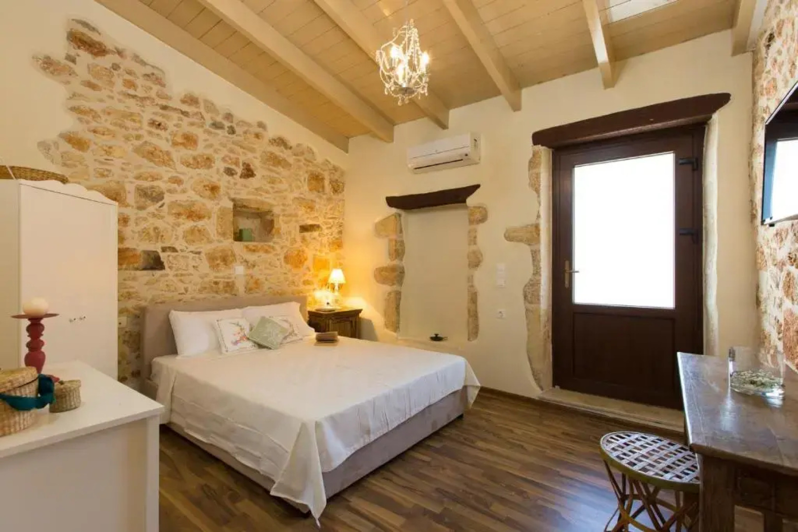 Beautiful & spacious villa with 38sqm pool & BBQ!