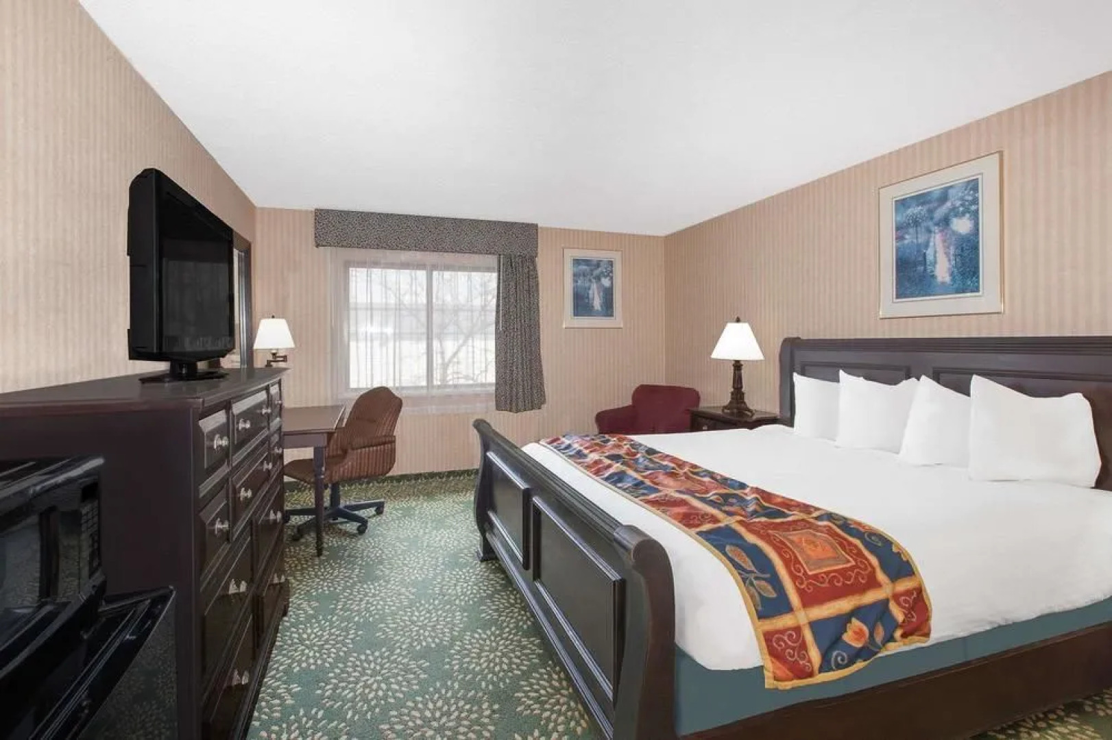 Baymont Inn & Suites Flint