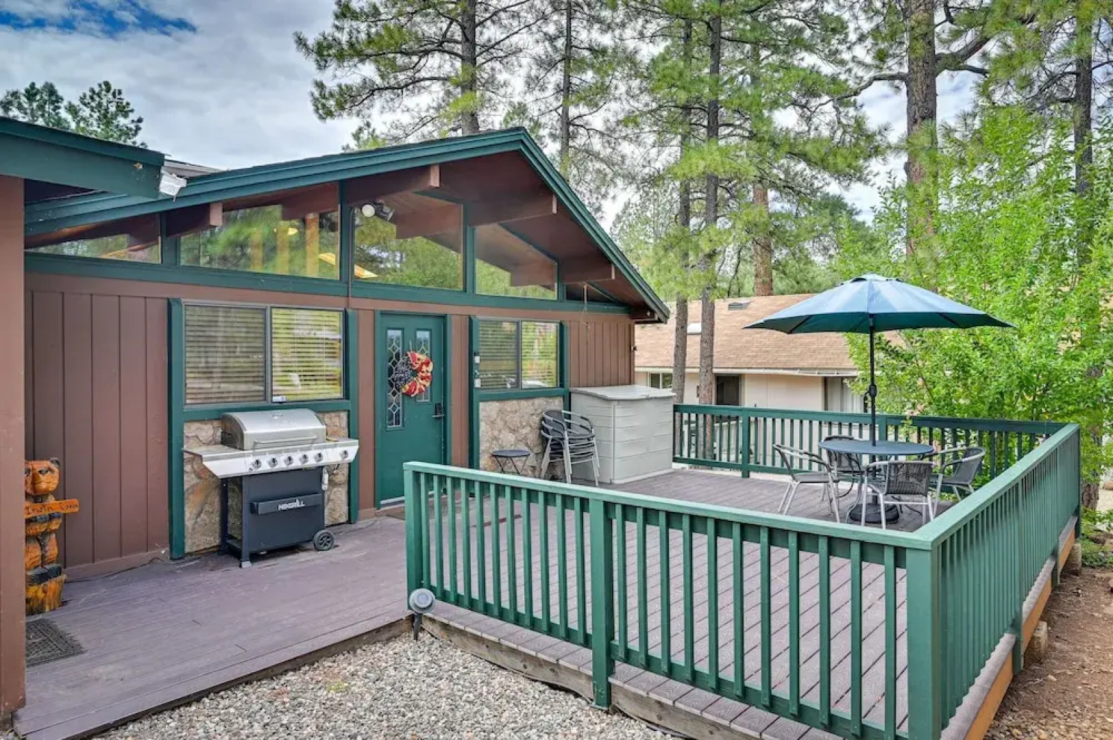 Cozy Munds Park Cabin w/ Fireplace & Deck!