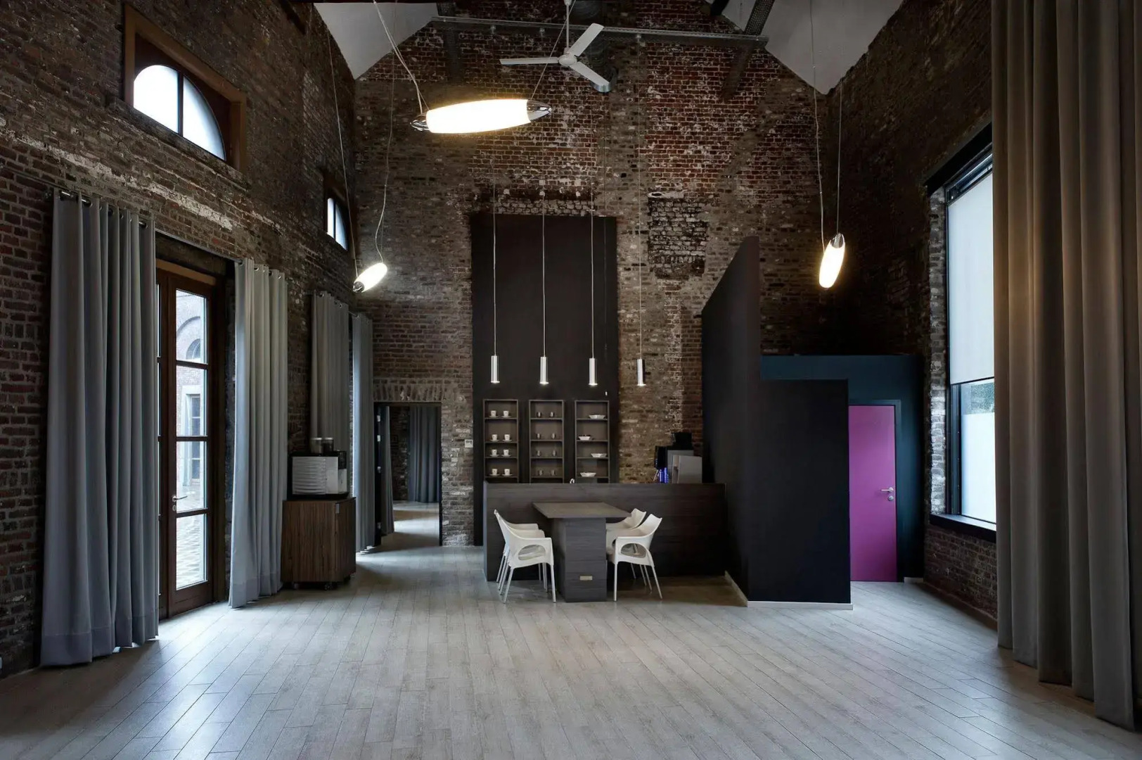 Eburon Hotel - Different Hotels