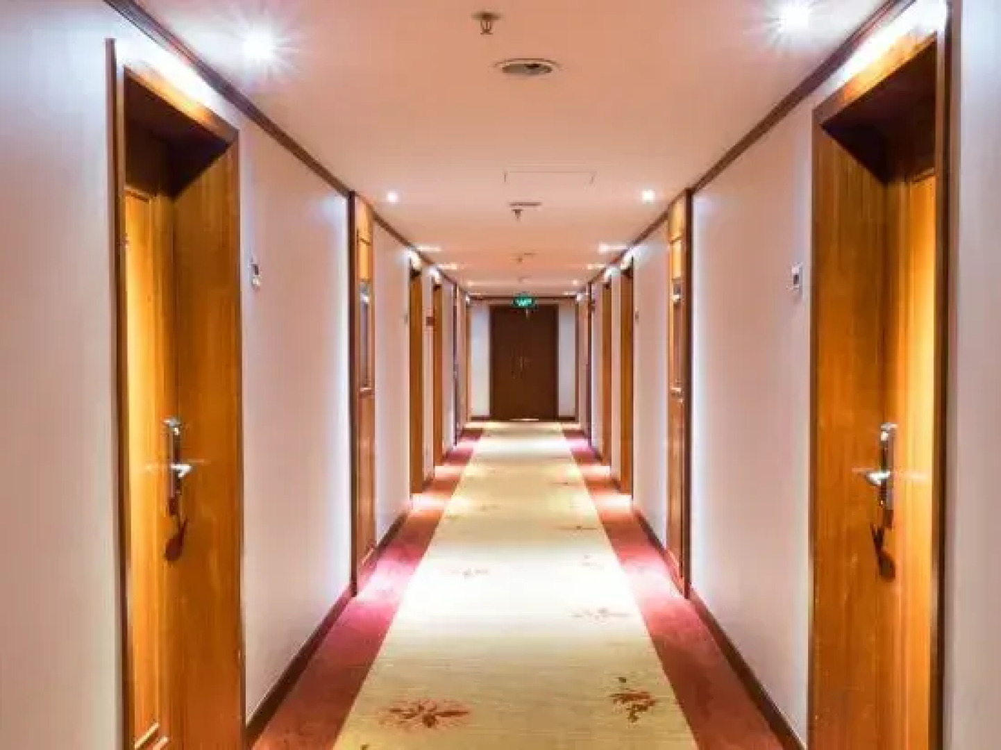 Chuxiong WeishengXiongbao Hotel