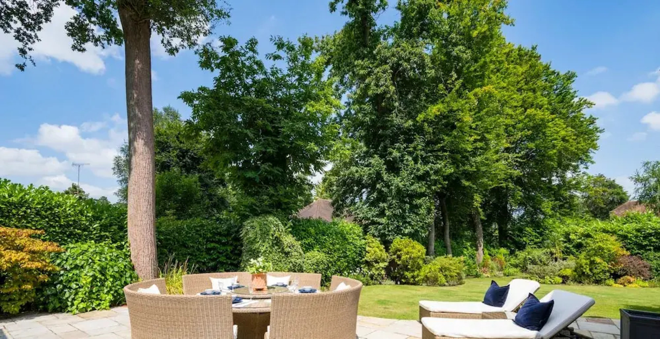 Magnolia Lodge - 4 Beds Fabulous Garden Parking