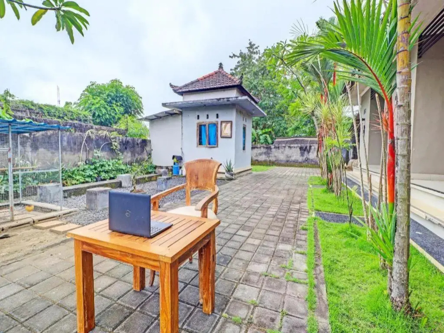 OYO 92203 Tata Guest House