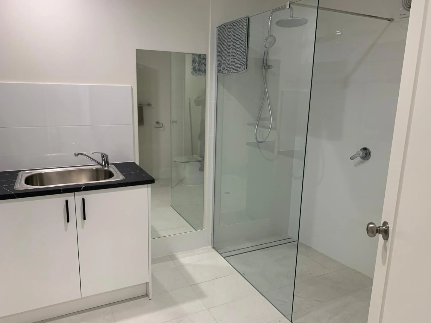 Beachside & Jetty View Apartment 4 - First Mate Apartment