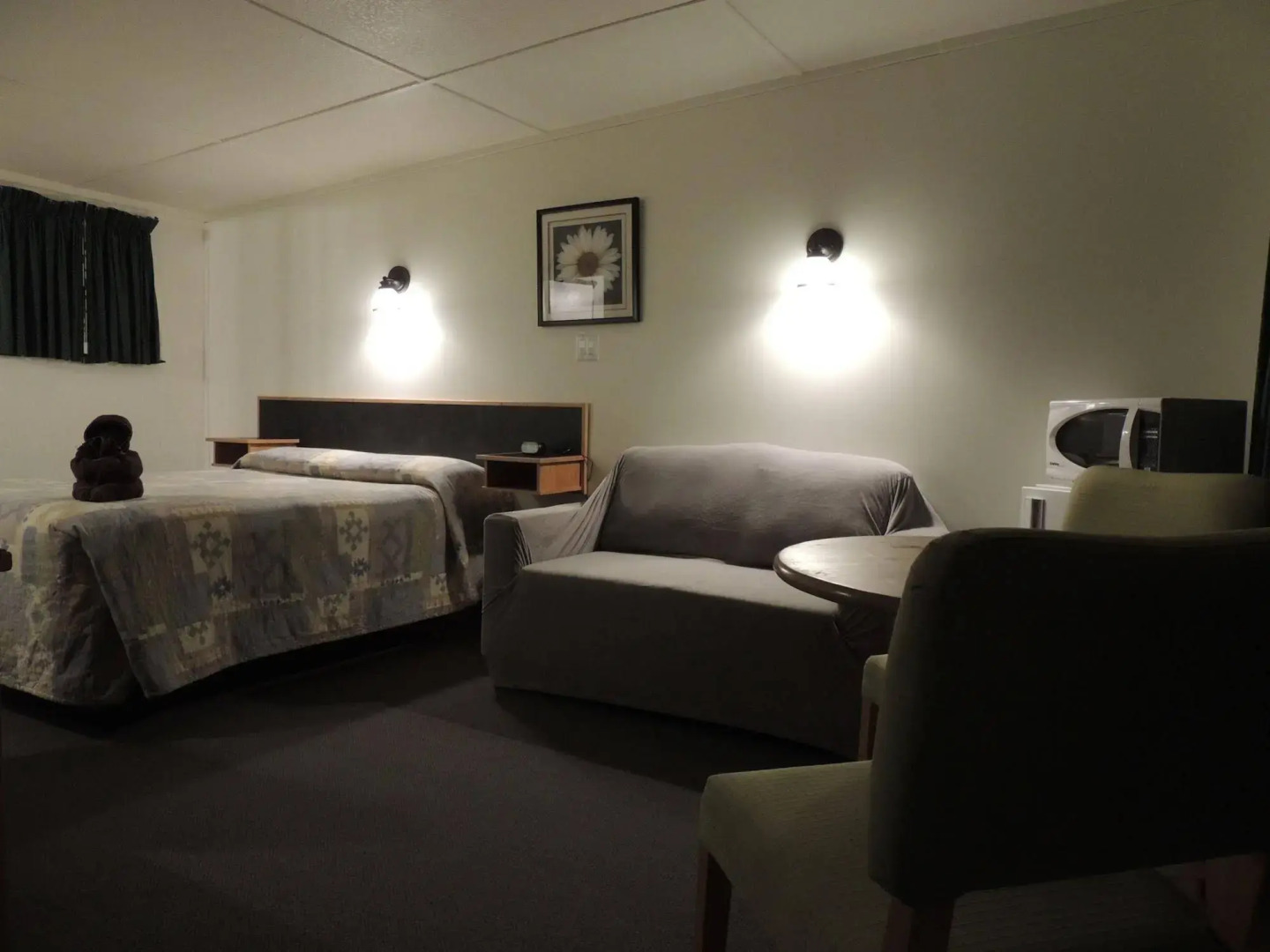 100 Mile Motel & RV Park